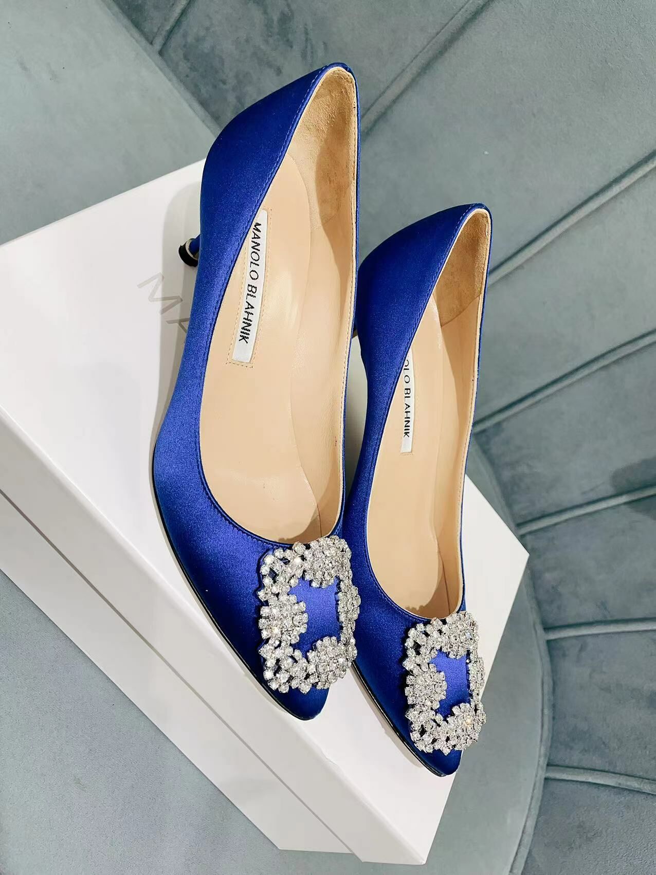 MANOLO BLAHNIK 藍色方鑽釦高跟鞋 -M