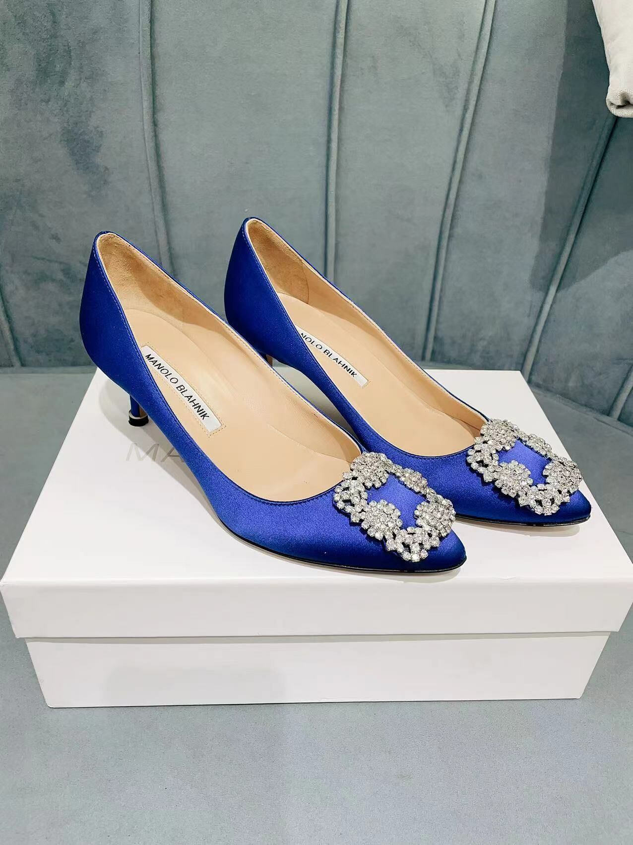MANOLO BLAHNIK 藍色方鑽釦高跟鞋 -M