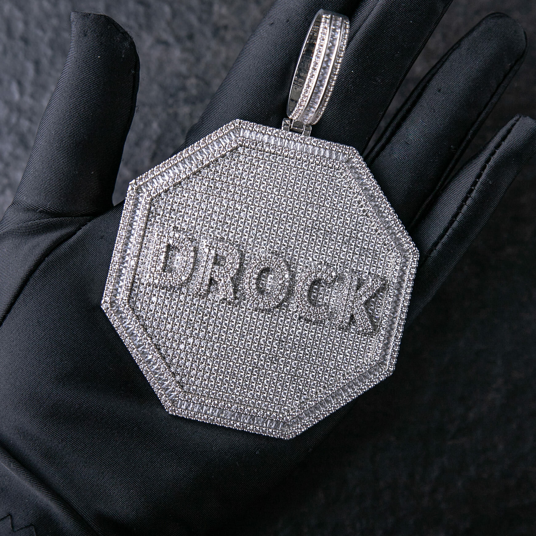 客製化滿鑲粗體字(A-Z)八角獎牌字母墜飾