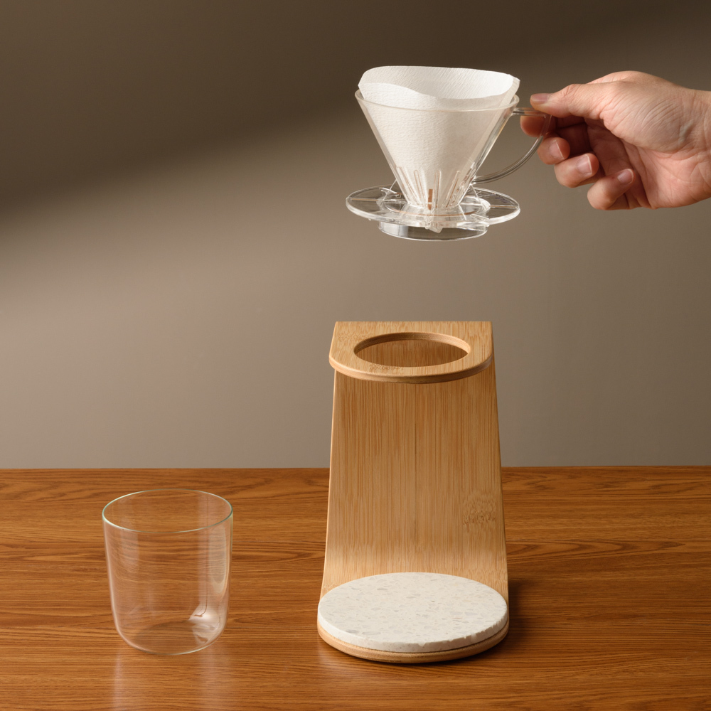 使用濾杯架,手沖過程更穩定安全