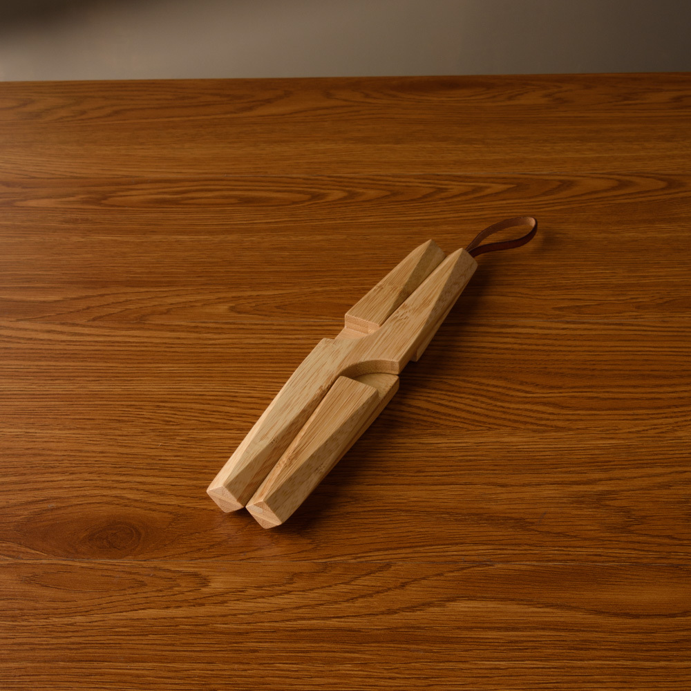 收摺後長寬僅 20 x 4 cm,收納容易