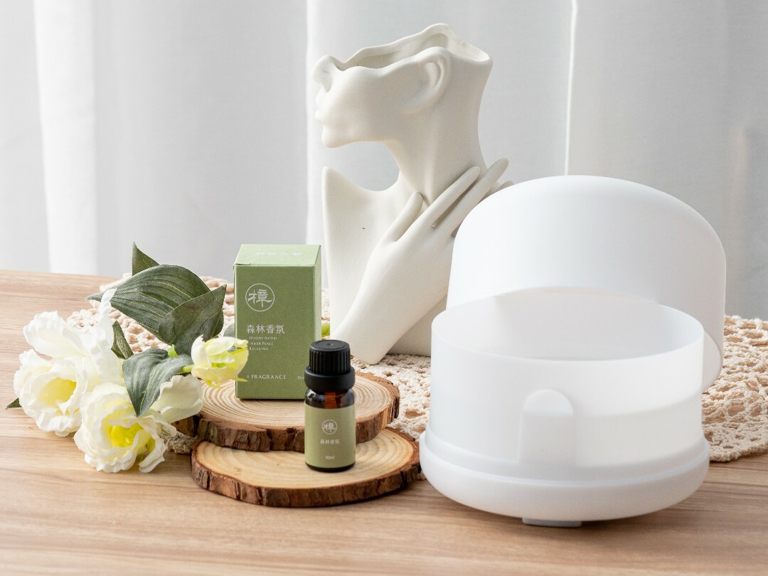 森林香氛不適用塗抹與接觸皮膚，亦不能直接飲食；孕婦、嬰幼兒、高齡者使用前，需先諮詢醫師喔