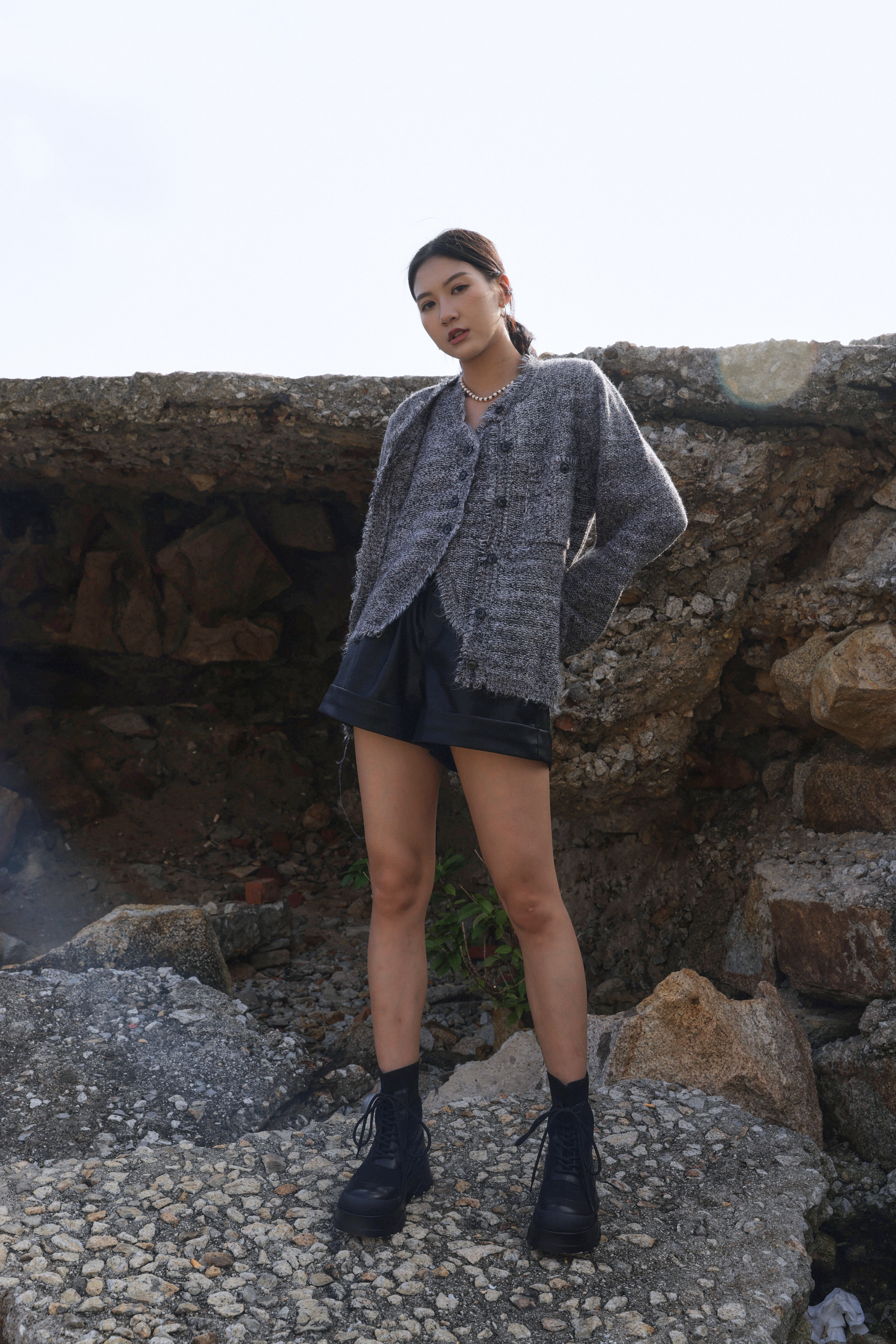 荷葉縮褶腰頭仿皮短褲 (現貨款式）