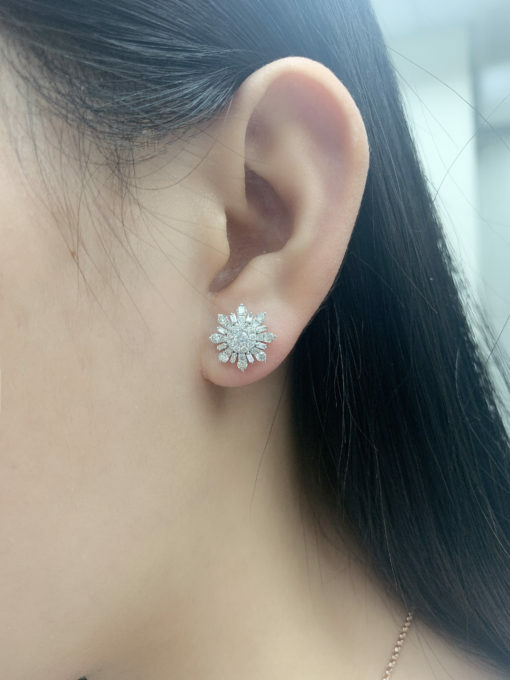 18K白金雪花鑽石耳環