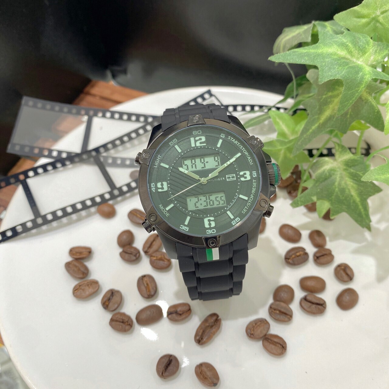 【Tommy Hilfiger】復古冷光雙顯錶M1790782 45mm 現代鐘錶