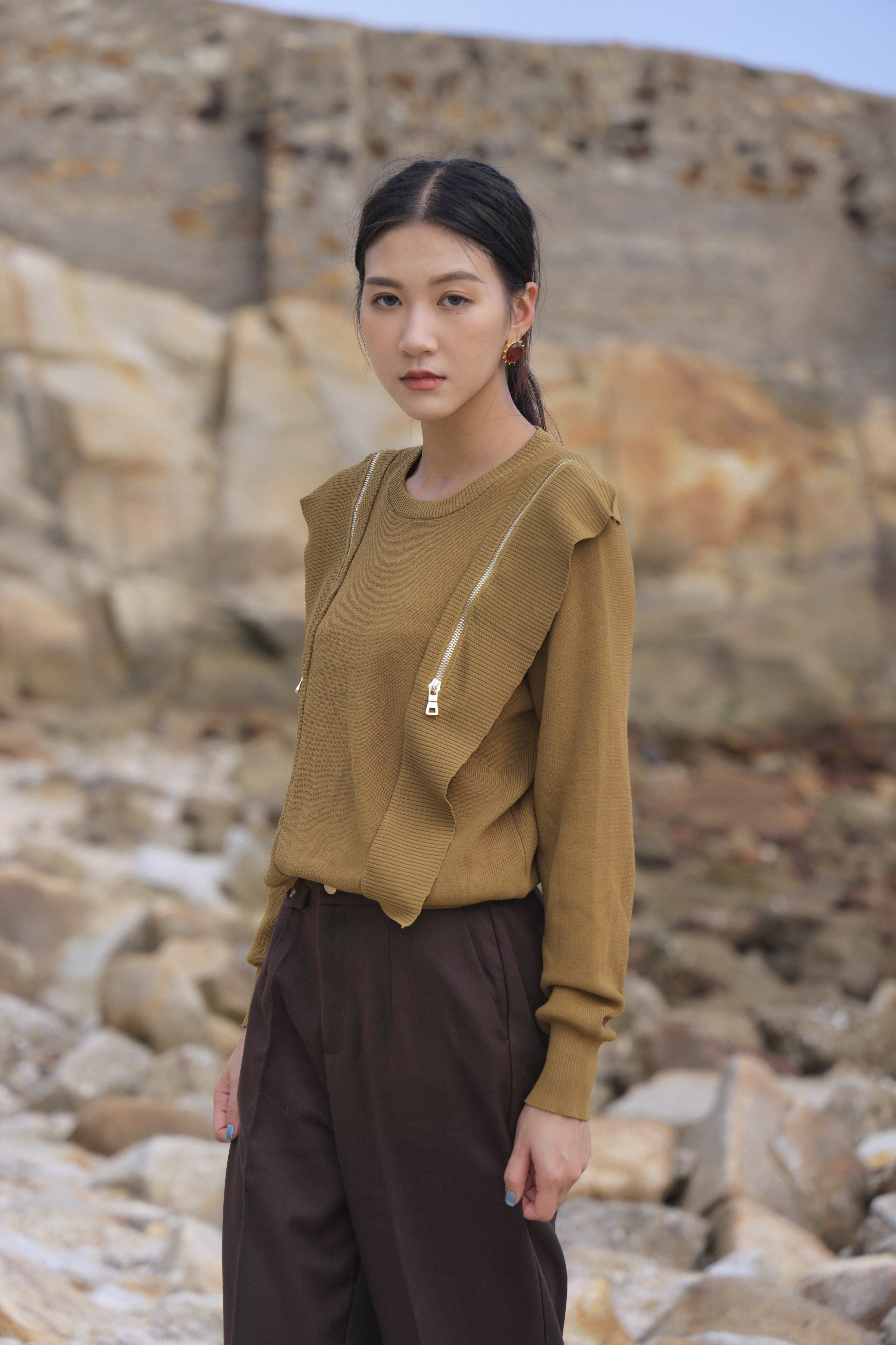 拉鏈飛膊針織上衣（現貨款式）