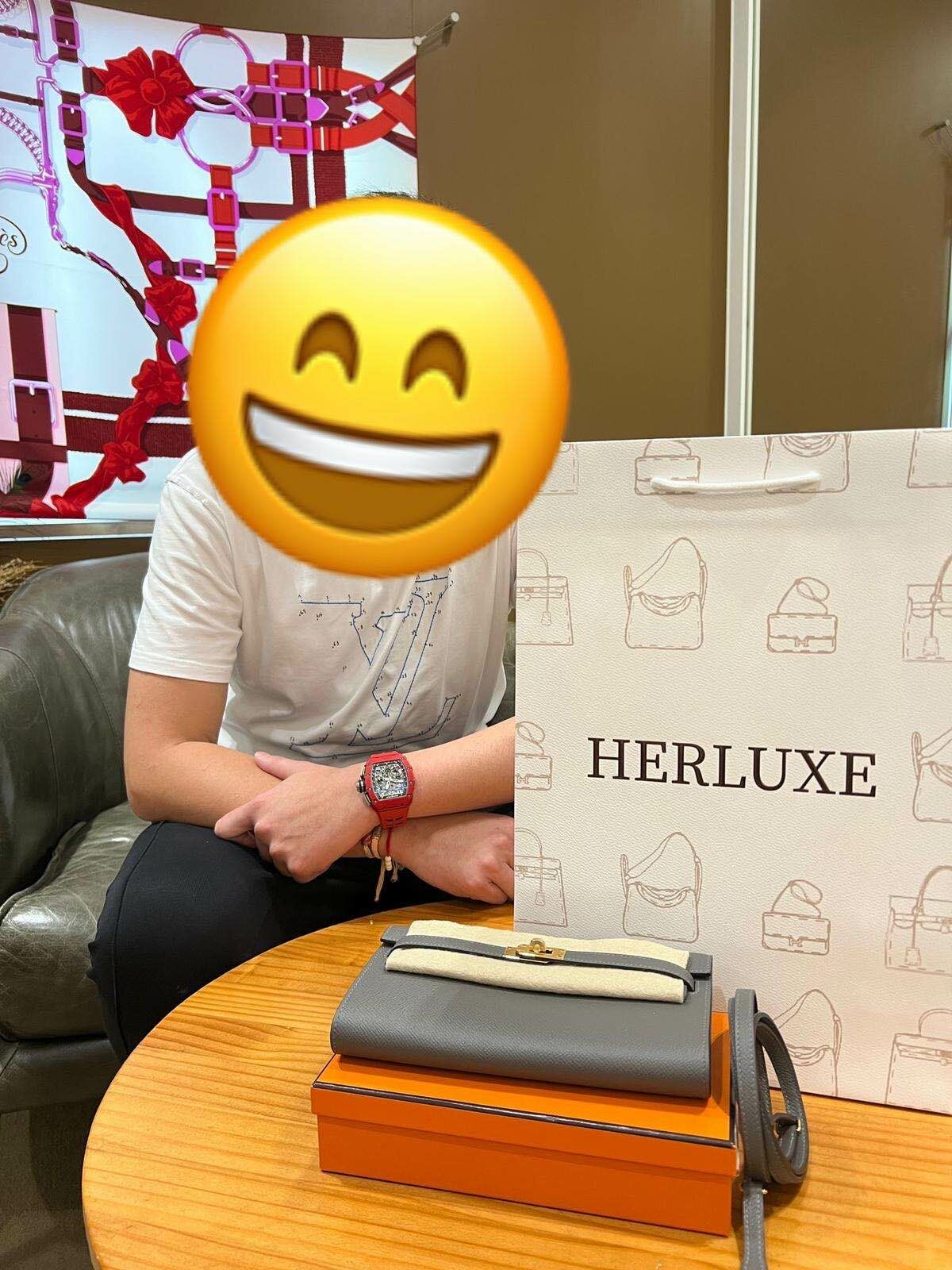 型男先生來pick up KTG積雨雲灰🎉 先生大讚HERLUXE服務態度好👏 有店鋪增加購買信心❤️ 預訂服務快捷方便🤗 多謝你嘅支持與信任🫶💪
