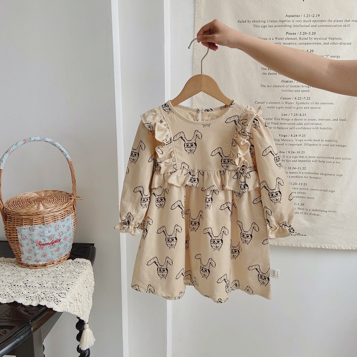 甜美荷葉邊塗鴉洋裝