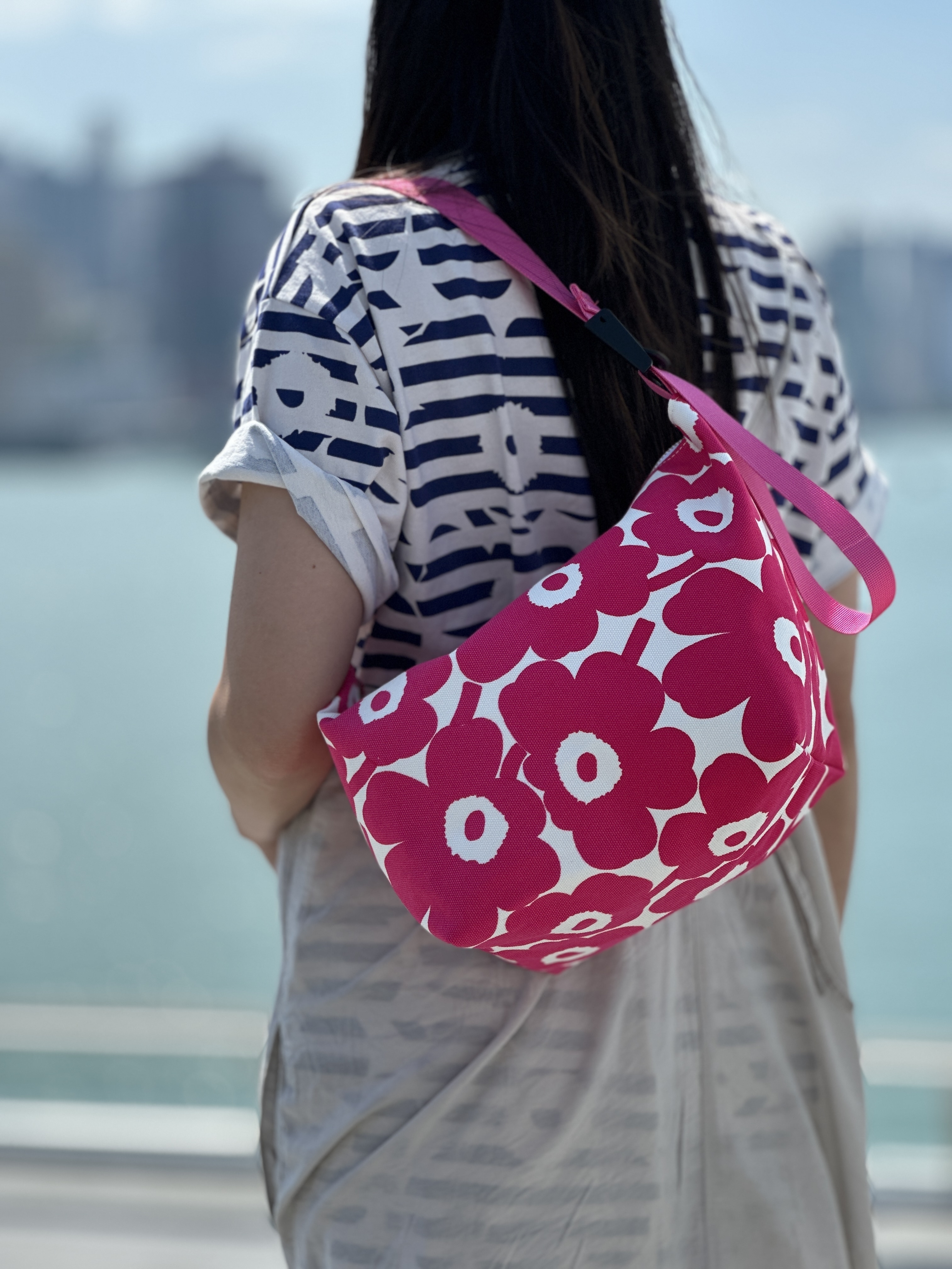 Em’s essential shoulder bag | marimekko canvas fabric | fuchsia x white Unikko