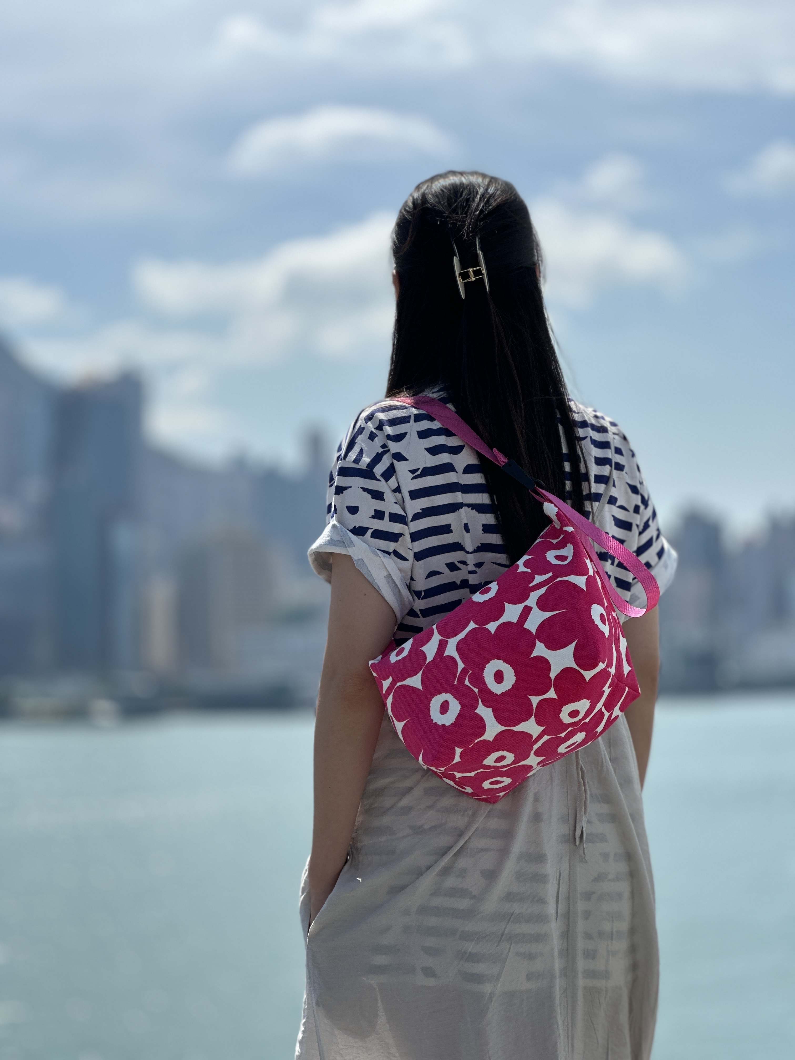 Em’s essential shoulder bag | marimekko canvas fabric | fuchsia x white Unikko