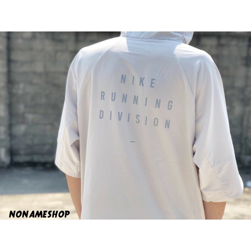 💥出清特價💥 NIKE RUN DIVISION 衝鋒衣 淺米灰色 (男款)