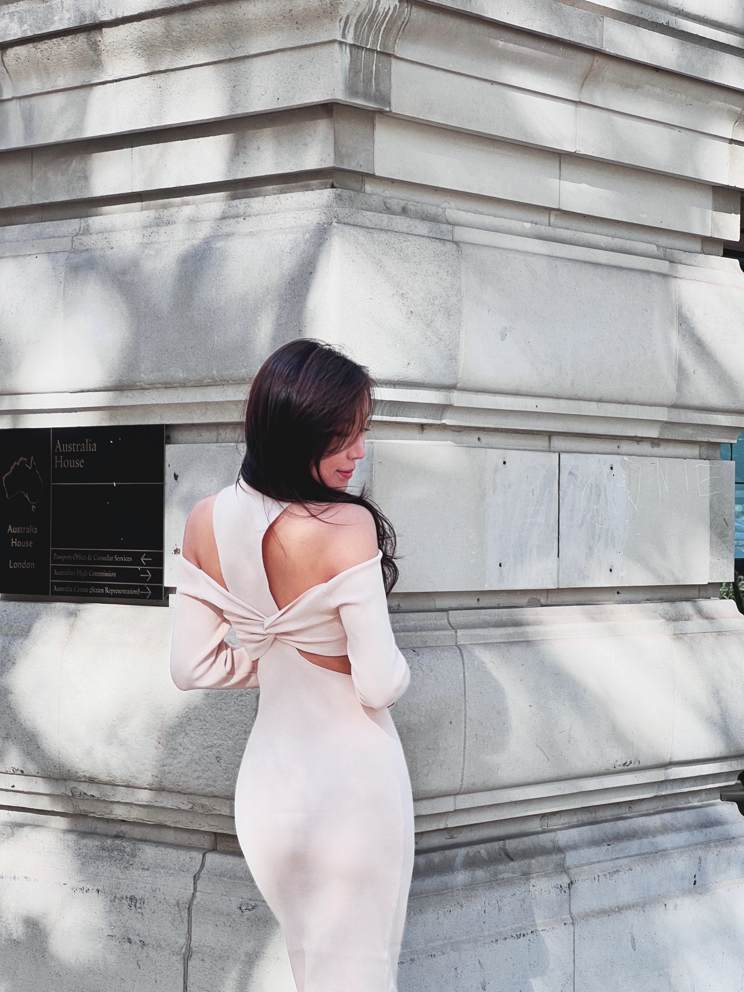 Duchess 微高領露肩針織洋裝