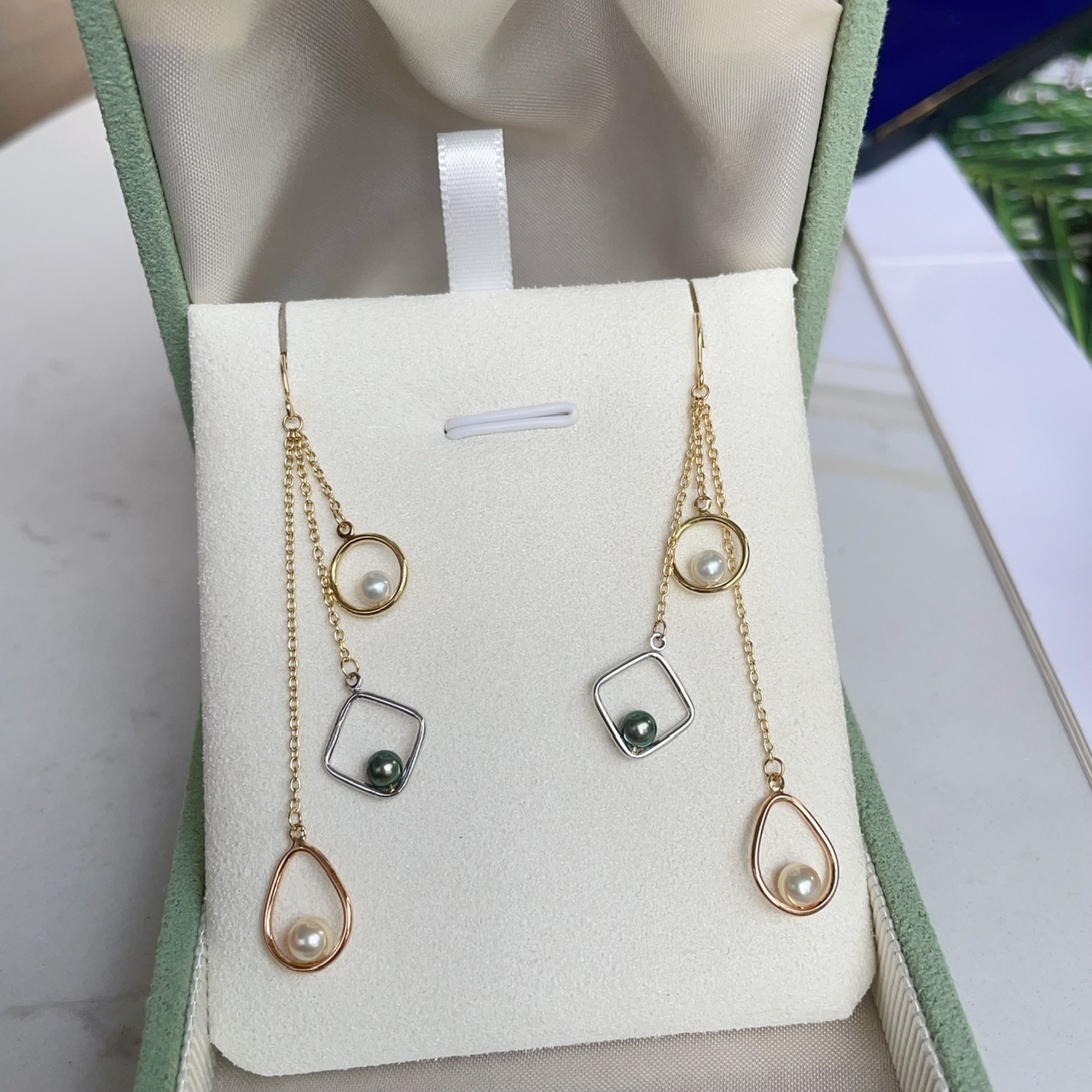 18K金野生無核Keshi大溪地黑珍珠 +  日本akoya耳勾