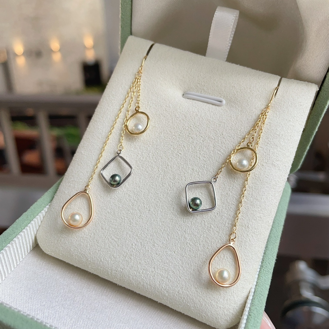 18K金野生無核Keshi大溪地黑珍珠 +  日本akoya耳勾