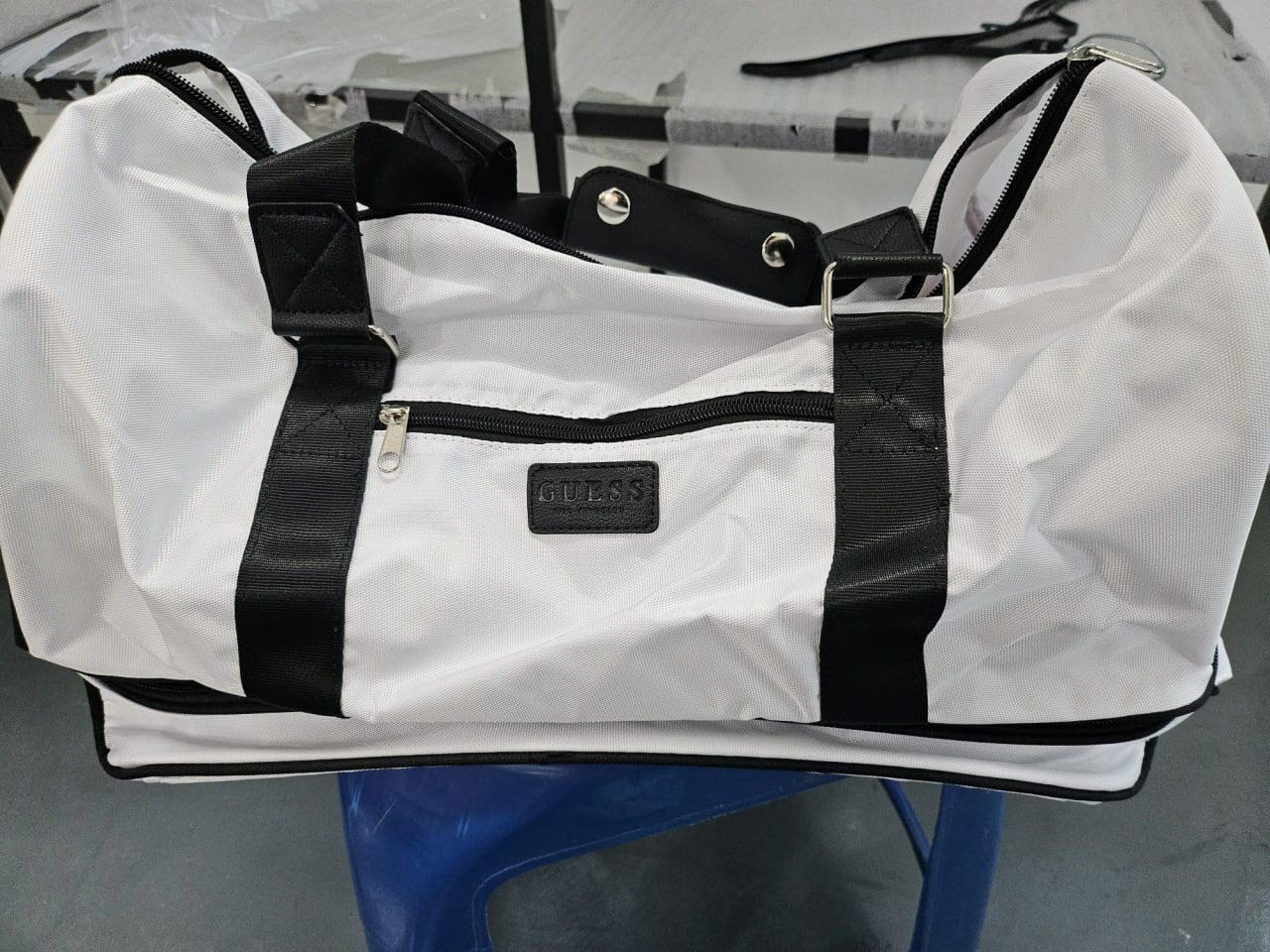 [S] GUESS NEW LARGE NYLON GYM WEEKEND DUFFEL TRAVEL BAG TOTE,BLACK/WHITE, 446472000795 (SGU456)