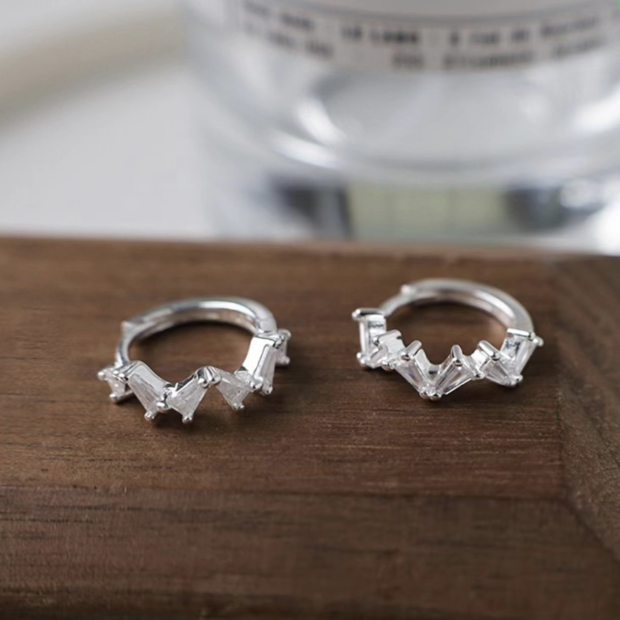 獨家．排列鋯石純銀易扣