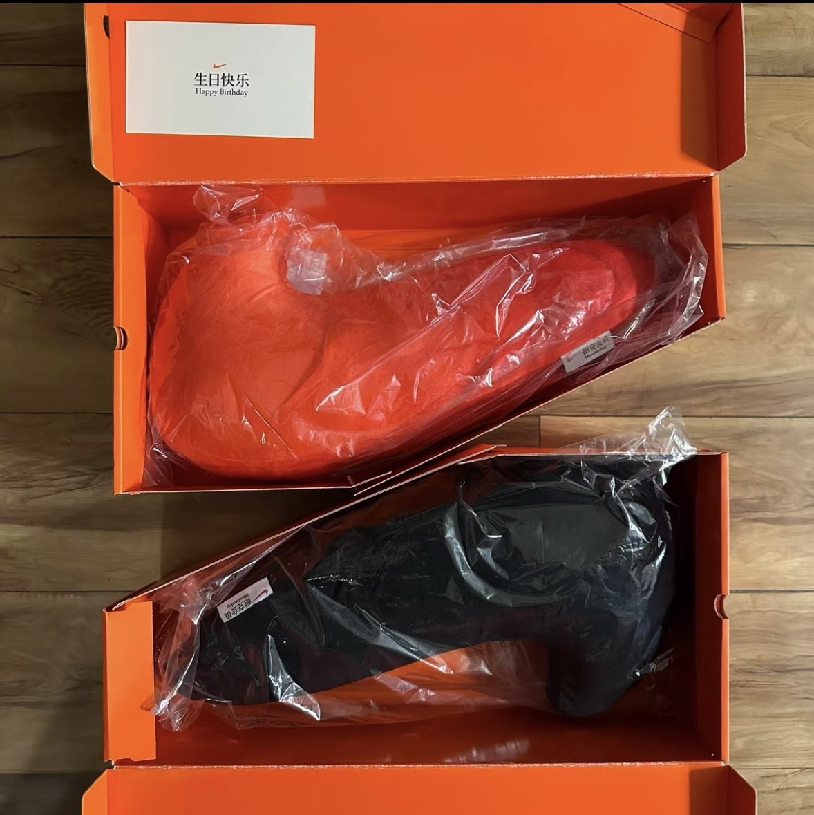 APAIR】預購國外限定Nike swoosh 勾勾抱枕黑橘兩色 APAIR】預購國外限定Nike swoosh 勾勾抱枕黑橘兩色