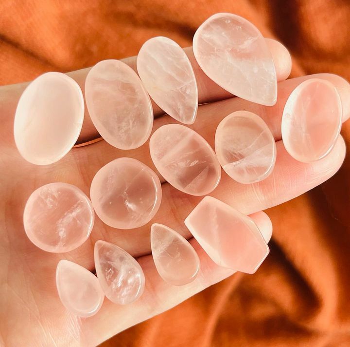 [原石] 馬達加斯加粉晶 蛋面