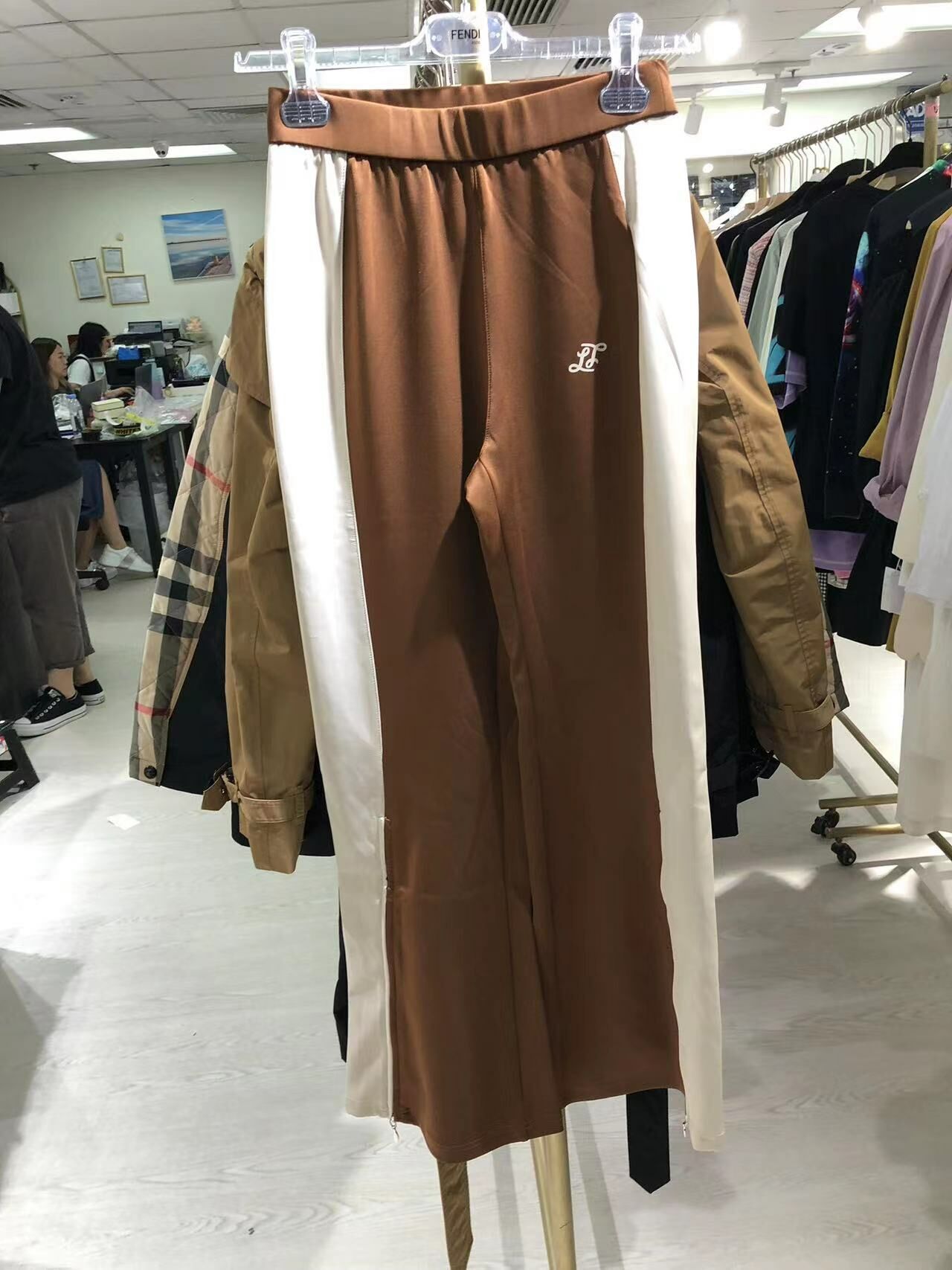 Liucegali 棕色白邊長褲 -M