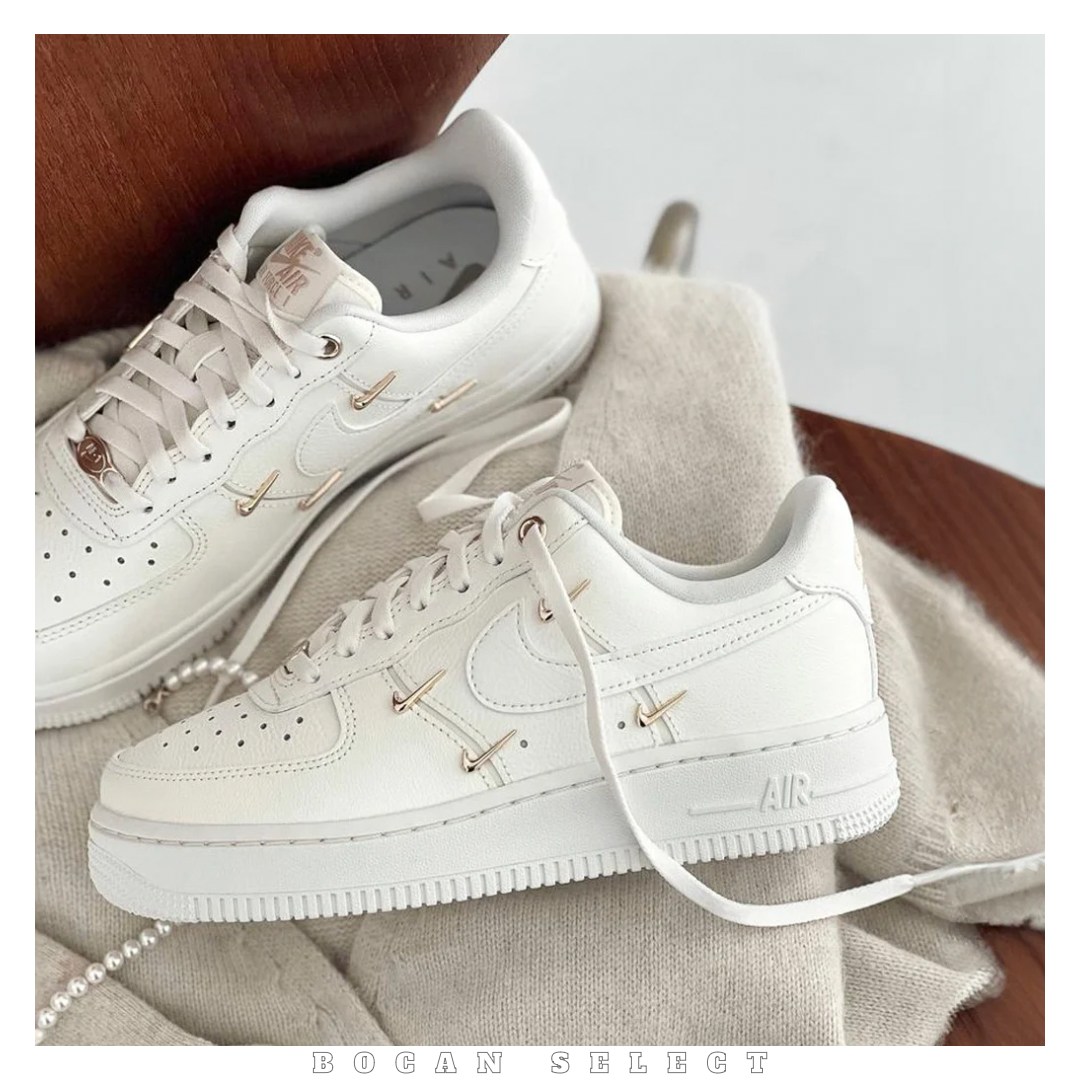 NIKE AIR FORCE 小金勾 奶油白 四勾 泫雅 FV3654-111