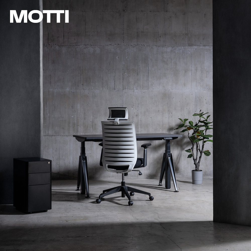 木頭質感辦公桌| Kiin電動升降桌，工業風設計- MOTTI