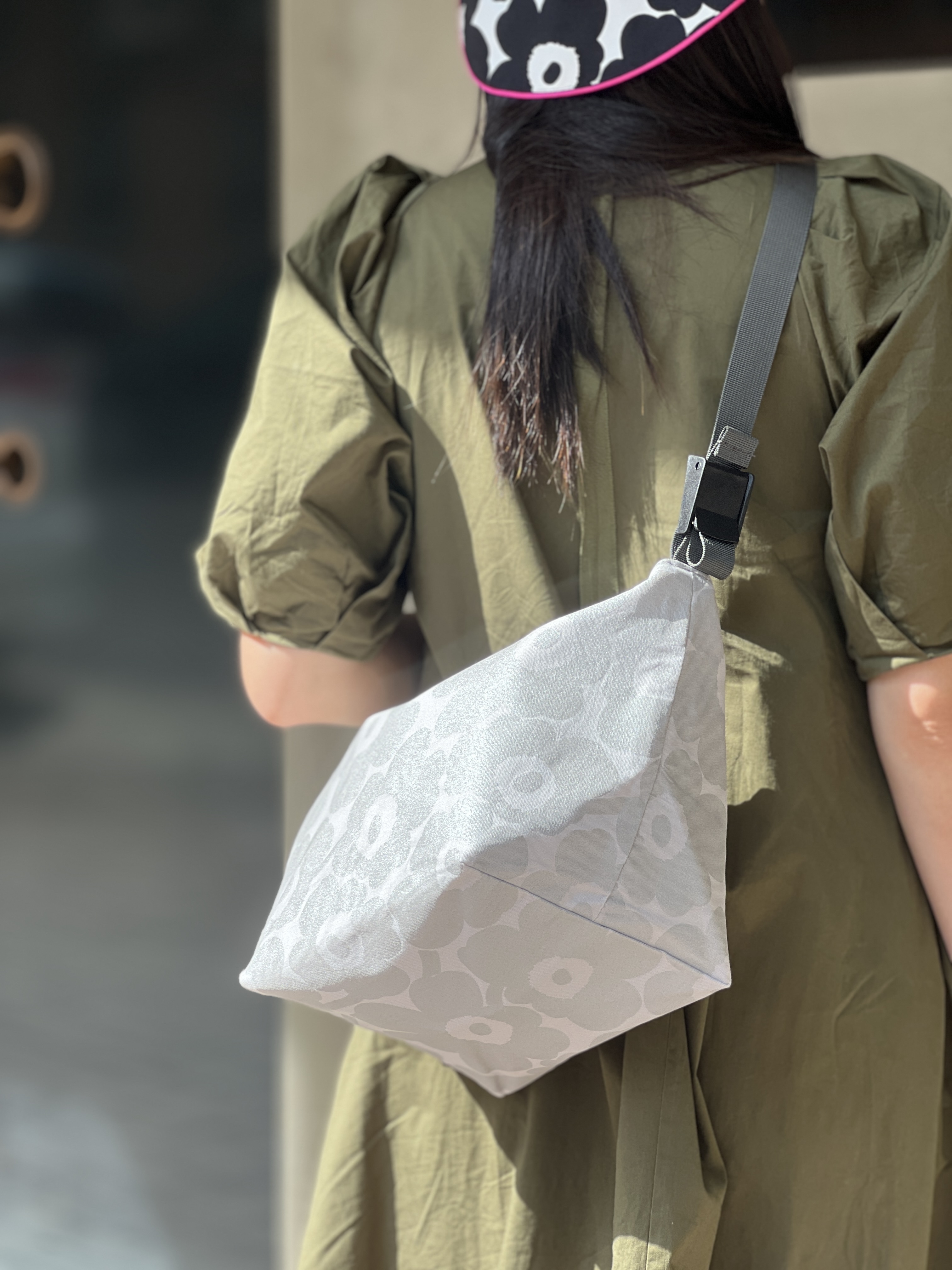 Em’s essential shoulder bag | marimekko canvas fabric | sliver Unikko