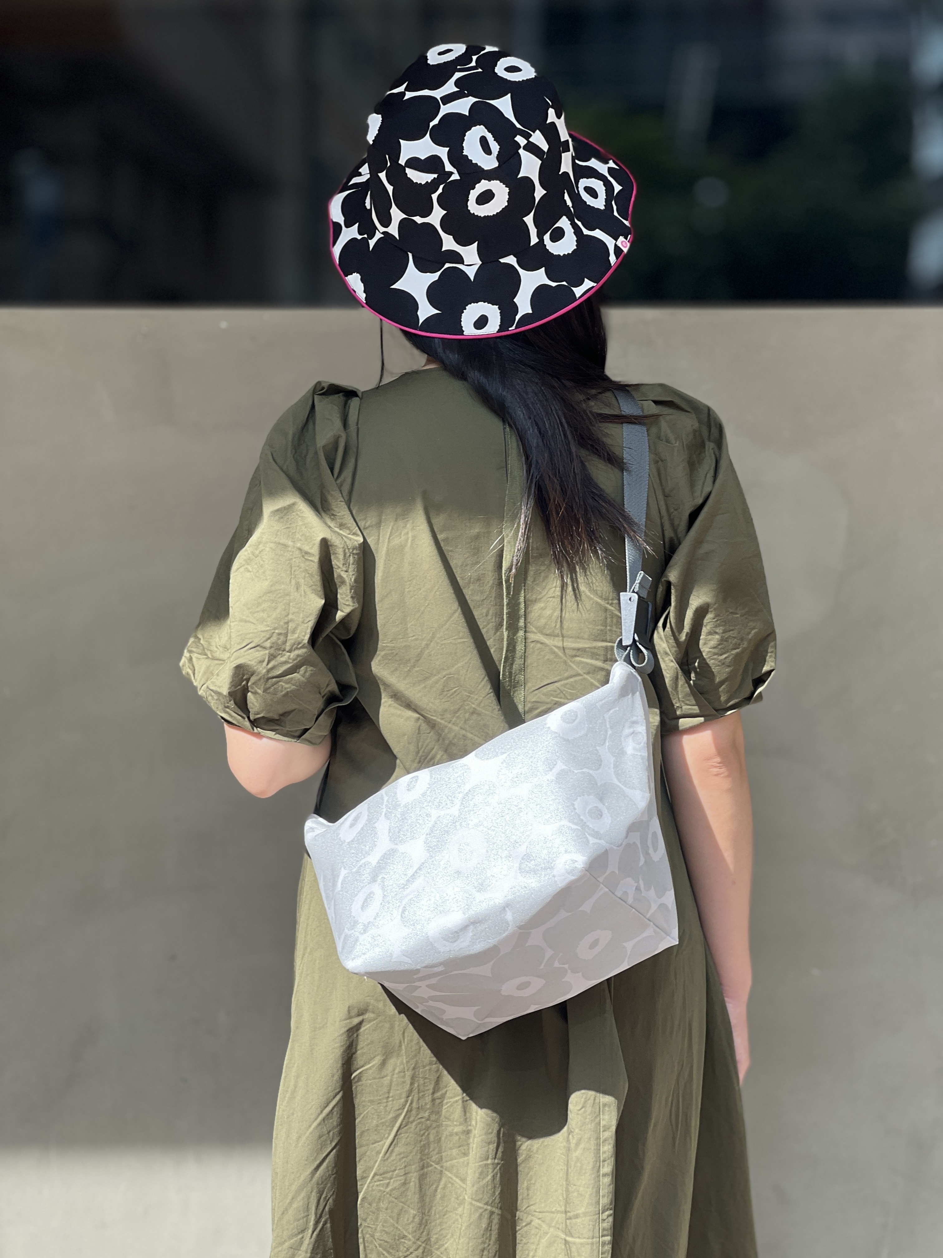 Em’s essential shoulder bag | marimekko canvas fabric | sliver Unikko