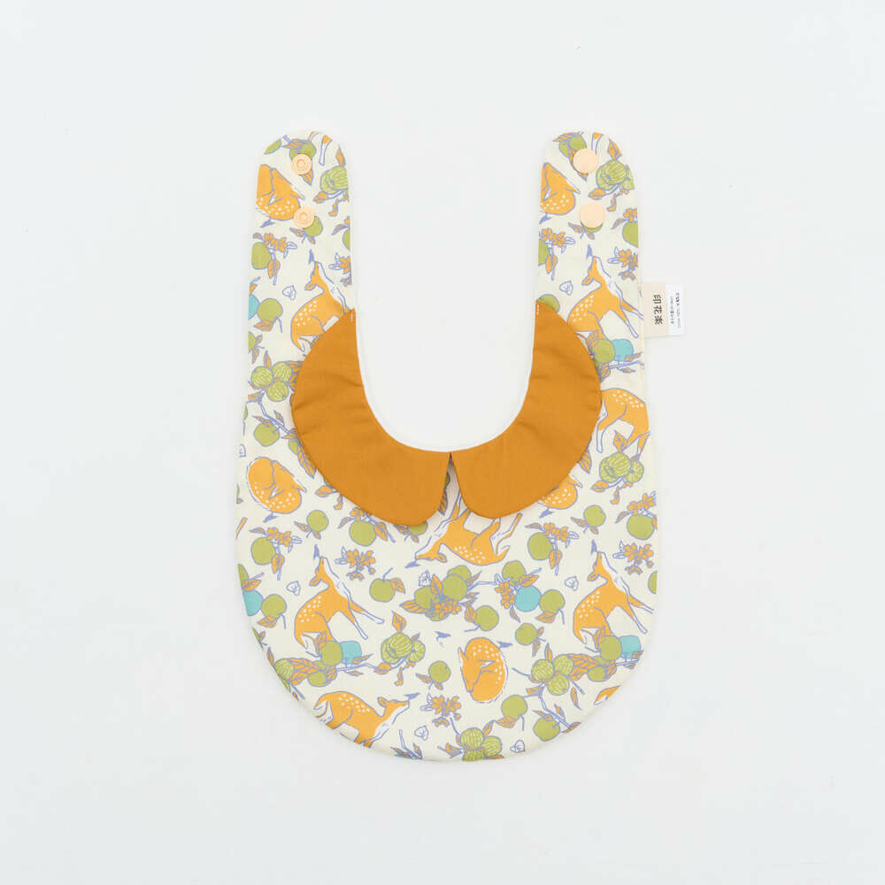 Round Collar Baby bib/Joyful Forest /Formosan Sika Deer & Apple
