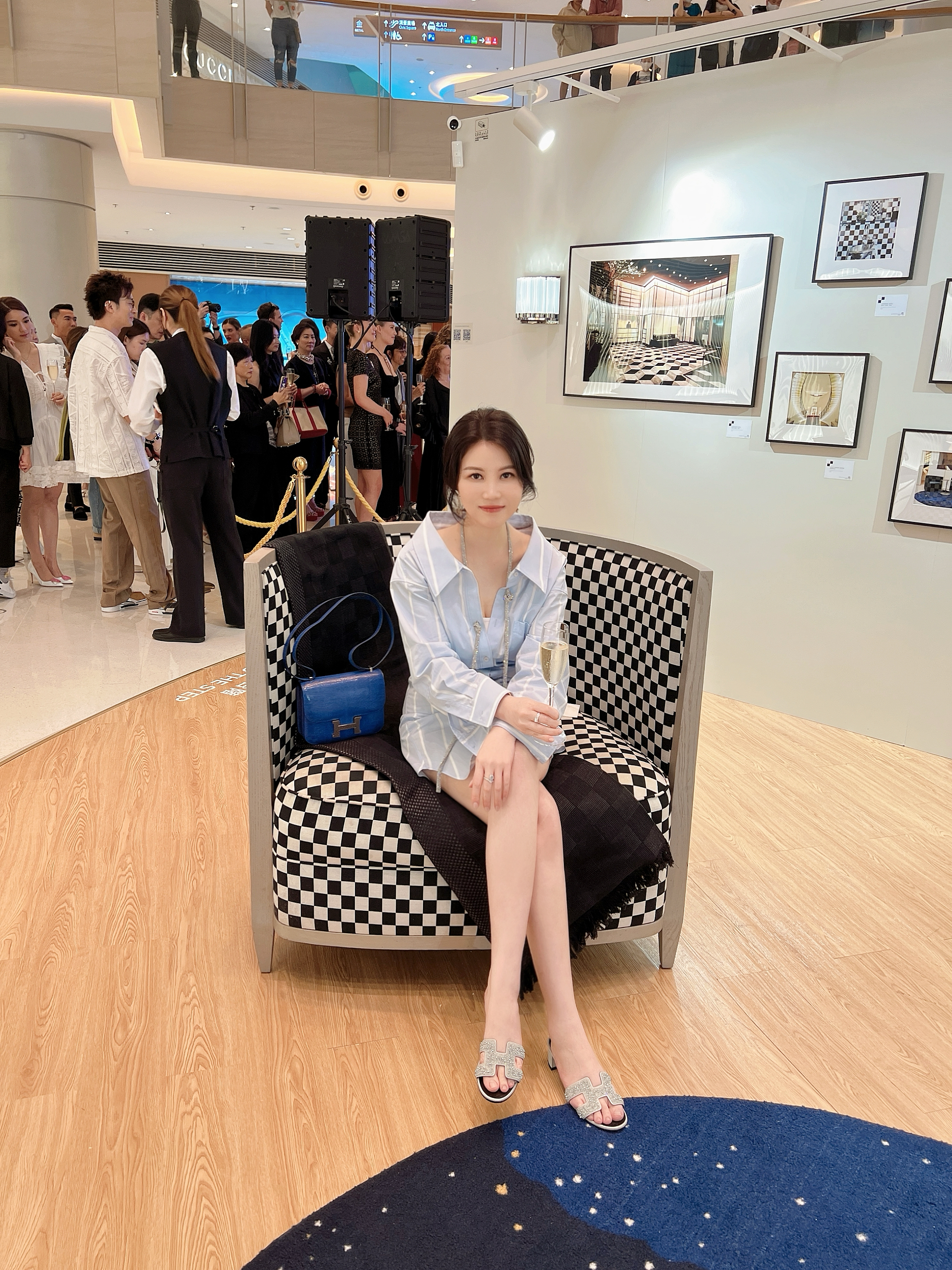 【 女演員 陳星妤 KK & HERLUXE Anna 盈迦 】在SAUVEREIGN x Studio Putman圓方金區隆重舉行展覽開幕酒會🥂 匯集超過150位國際及本地的重量級嘉賓，Anna迦迦老闆有幸受邀參加👏 當中還包括已故戴安娜王妃的雙生兒姪女Amelia Spencer和Eliza Spencer、(梅艷芳)女主王丹妮、以及駐港澳法國總領事Christine DRULHE、女歌手Kayan9896及無線電視女藝人陳星妤等，星光熠熠，超強大明星陣容，一起見證西方優雅同東方精緻的交匯的視覺盛宴🎉 意義非凡🥳