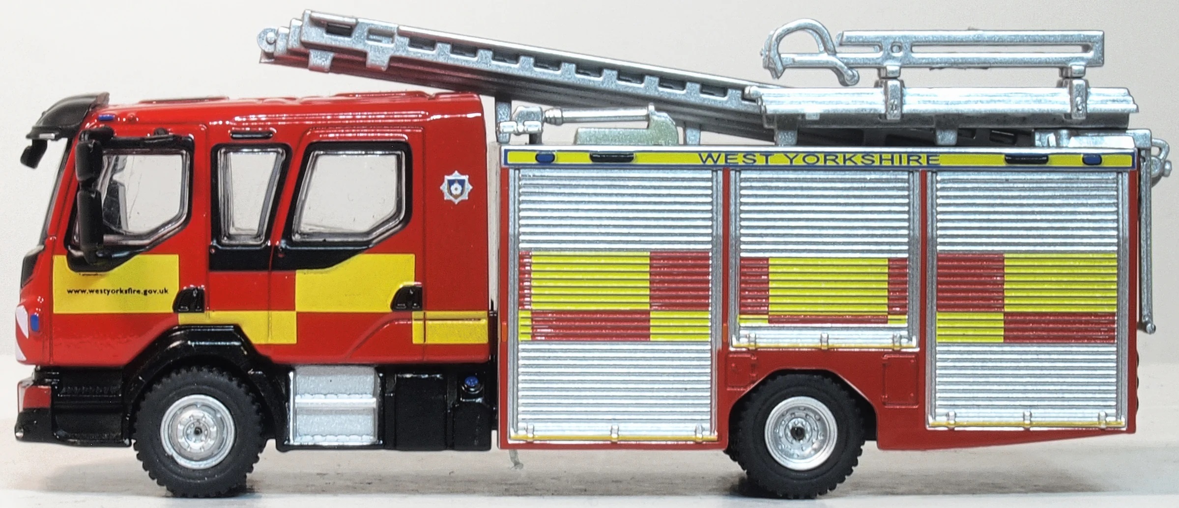 1/76 OXFORD Volvo FL Emergency One Pump Ladder West Yorkshire (76VEO001)