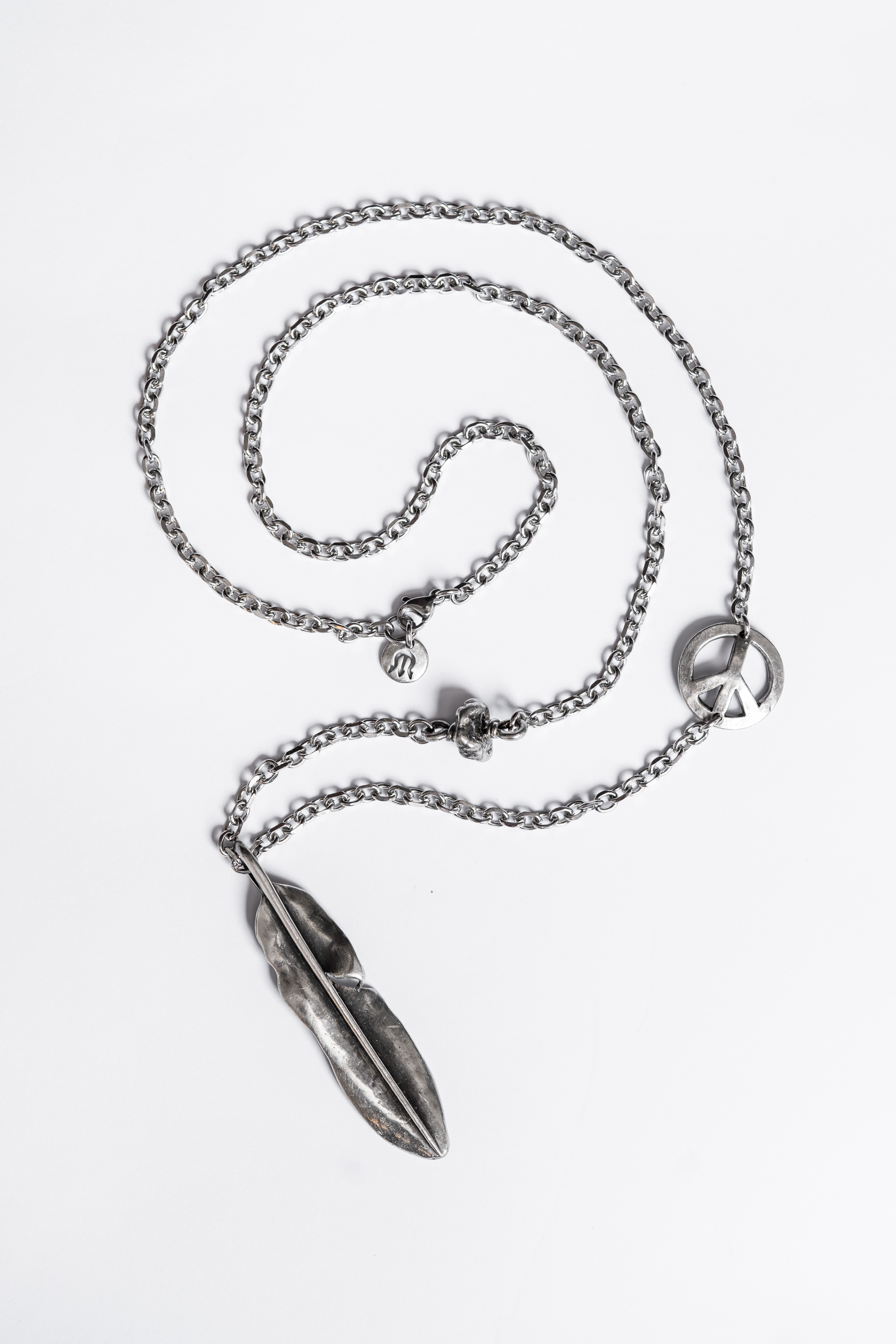 METALIZE PEACE羽毛項鍊 (不銹鋼鍊+合金鍍銀墜飾)