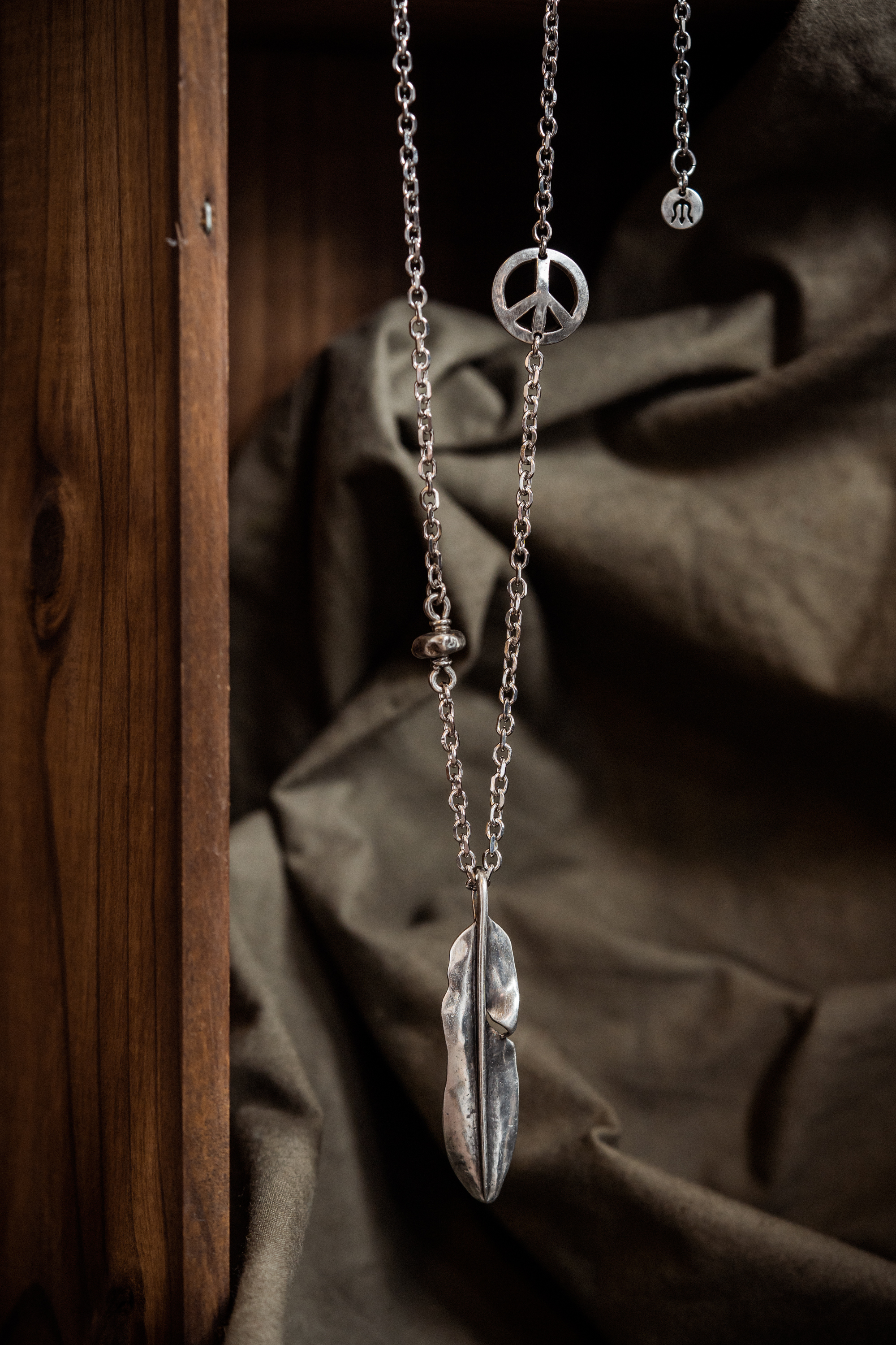 METALIZE PEACE羽毛項鍊 (不銹鋼鍊+合金鍍銀墜飾)