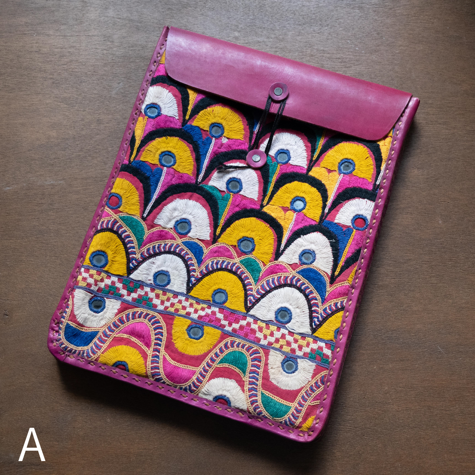 拉巴里刺繡｜駱駝皮革電腦包｜印度