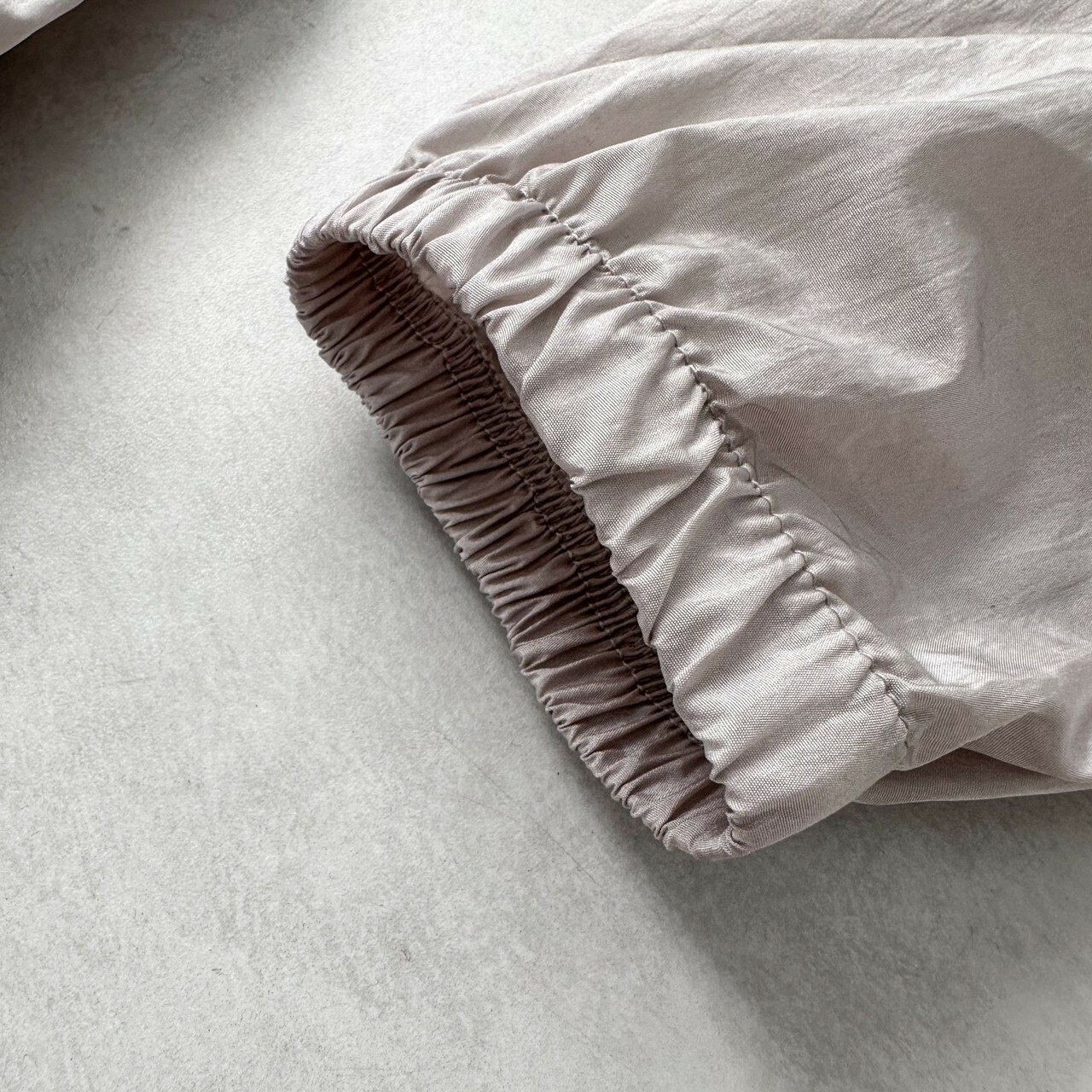 Y2K風格鬆緊拉繩防風外套石灰袖子細節照