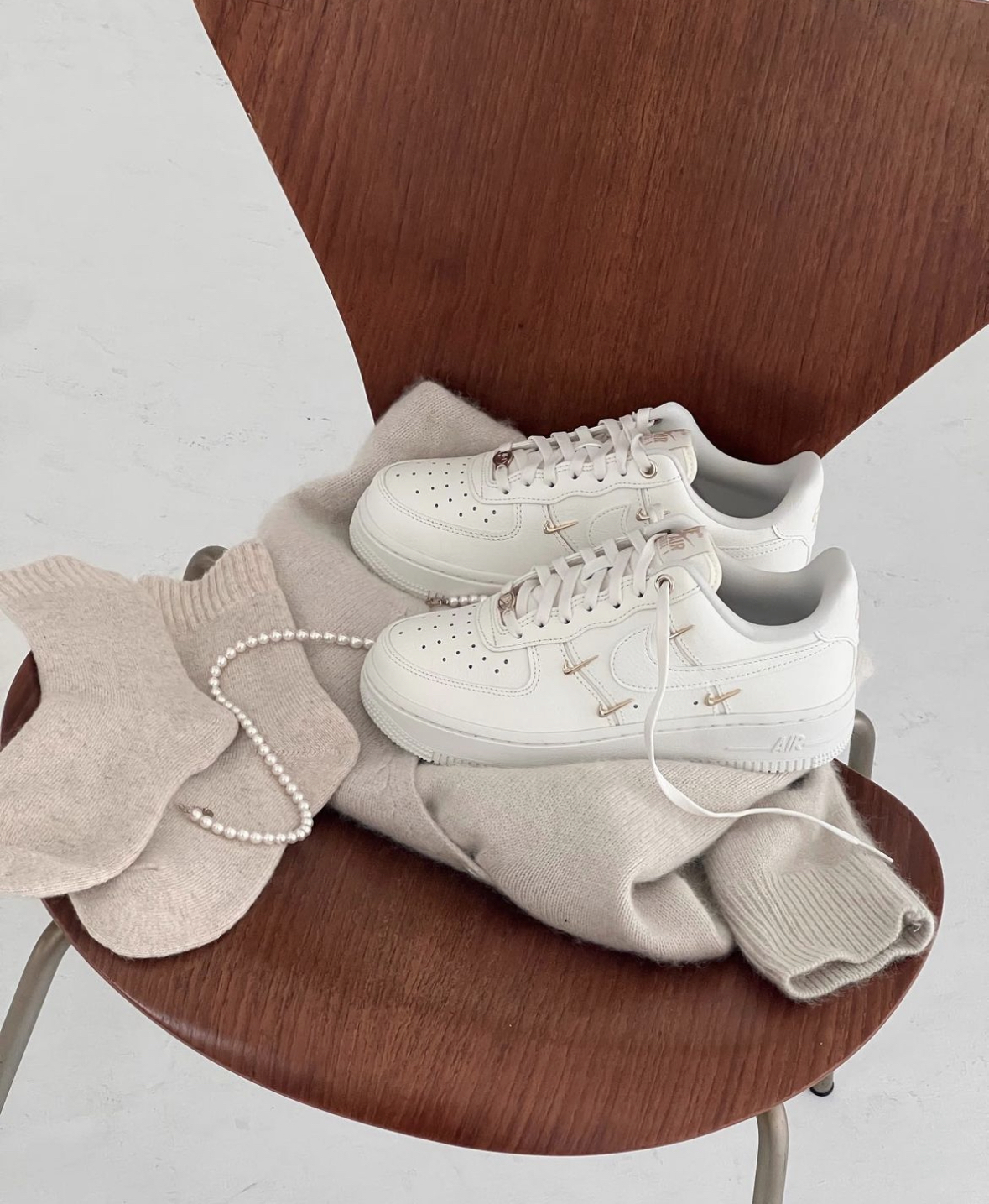 Nike Air Force 1 AF1 泫雅 小金勾 奶白 米色 奶油 四個 皮革 FV3654-111/預購