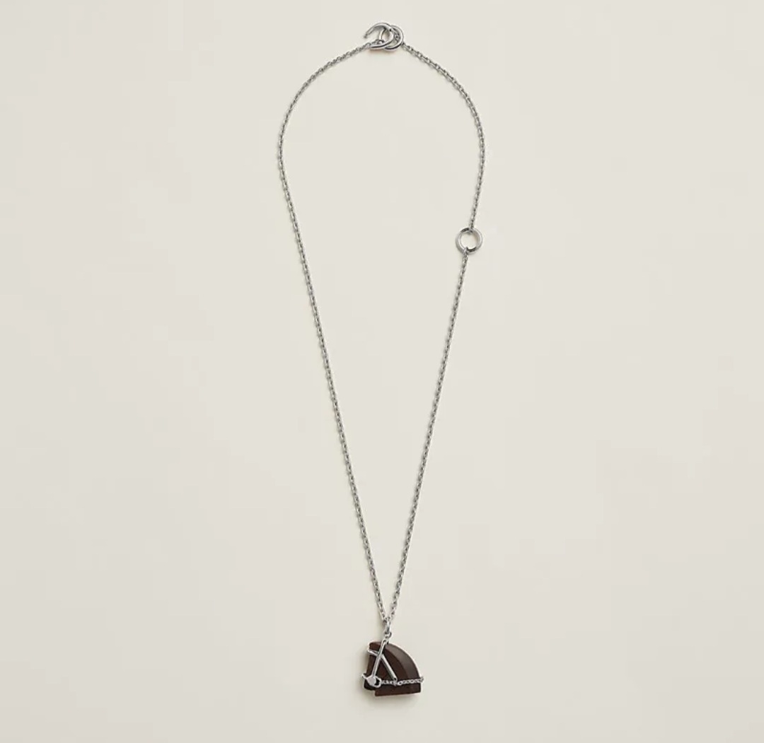 Hermes cheval necklace 56cm