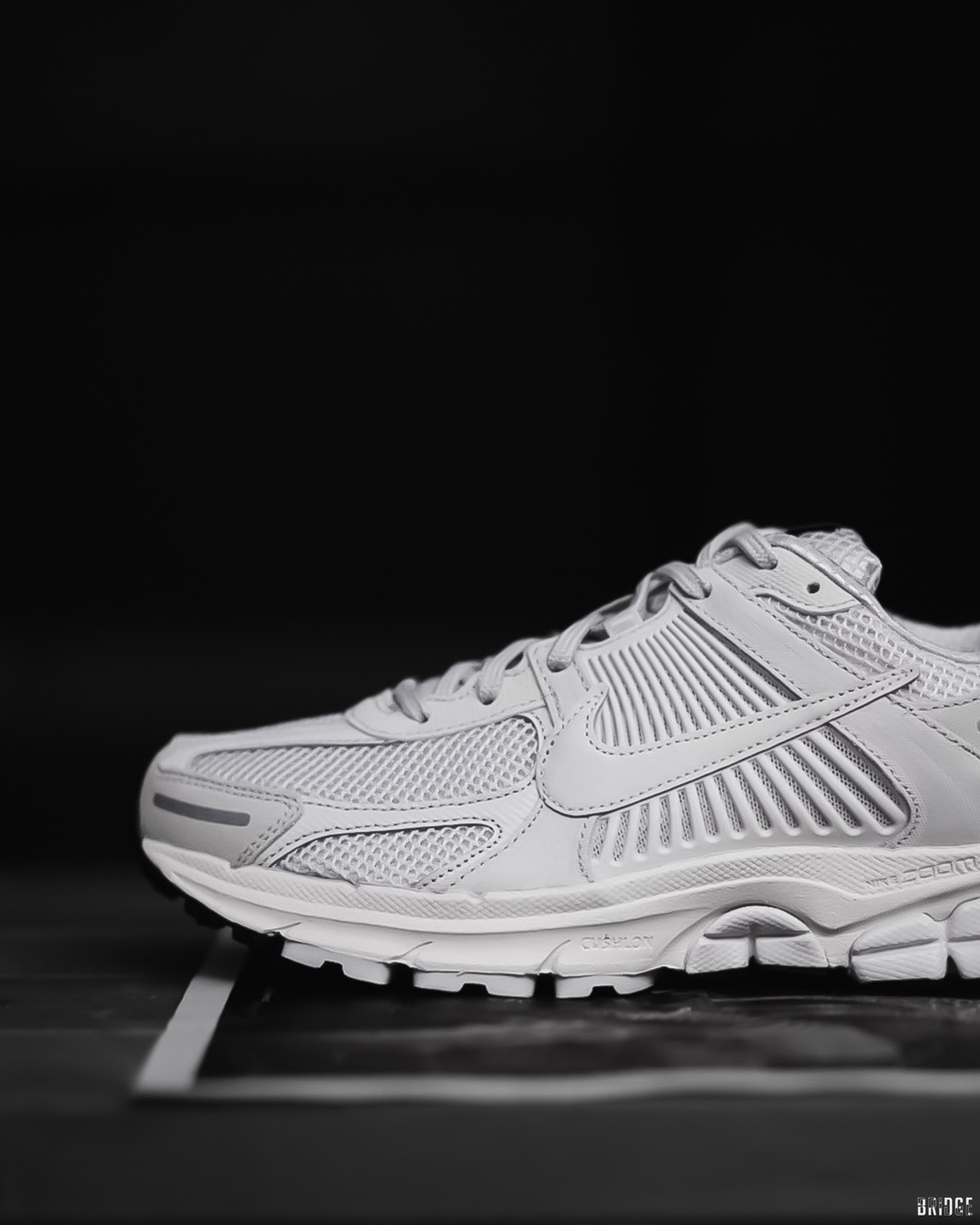 NIKE VOMERO 5 灰白