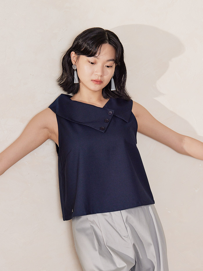 親親翻領造型無袖上衣-靜夜