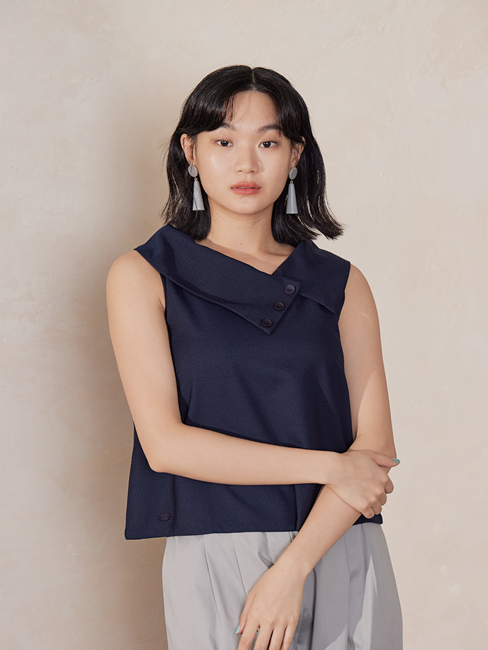 親親翻領造型無袖上衣-靜夜
