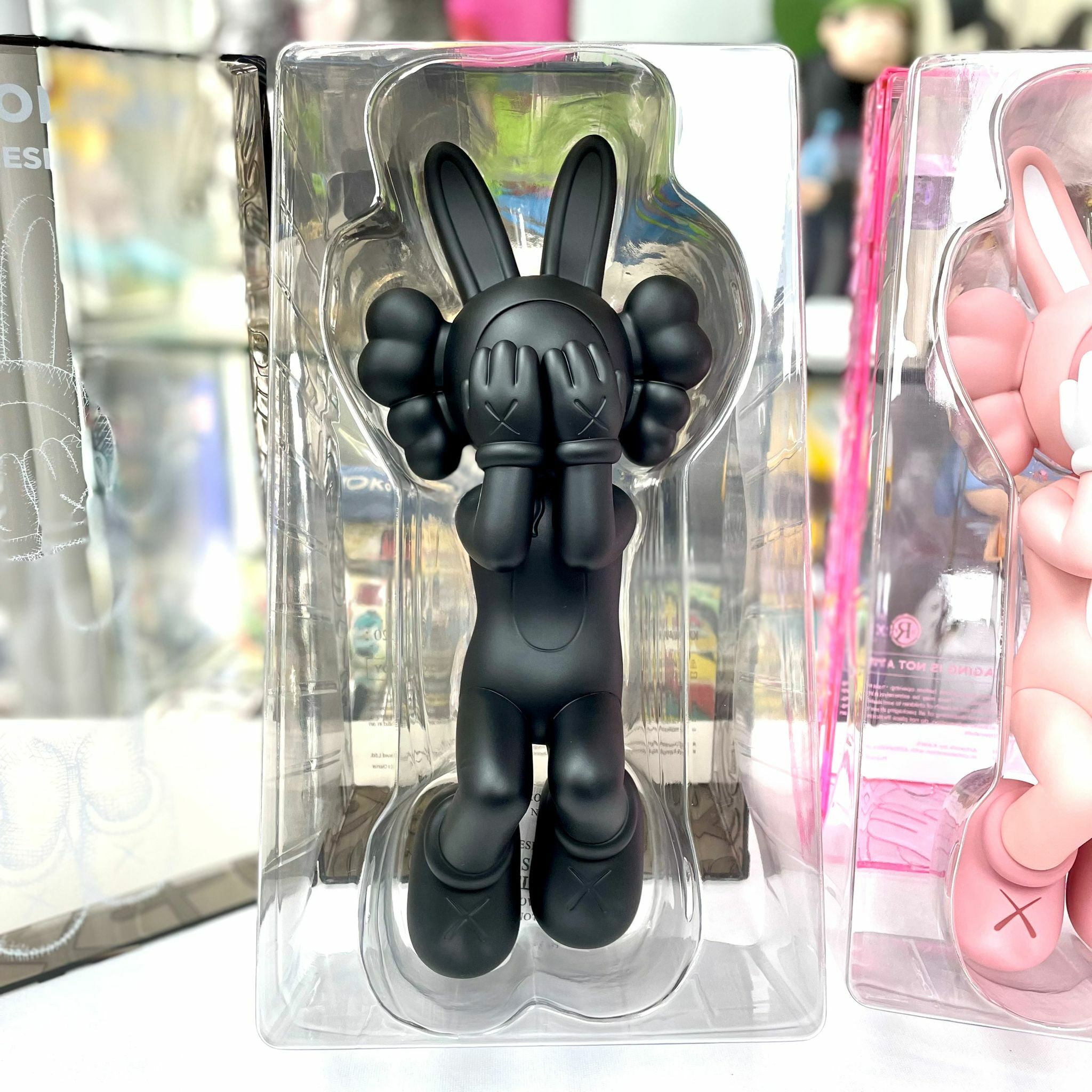 KAWS:HOLIDAY INDONESIA - Figure (Black) KAWS:HOLIDAY INDONESIA - Figure (Black)
