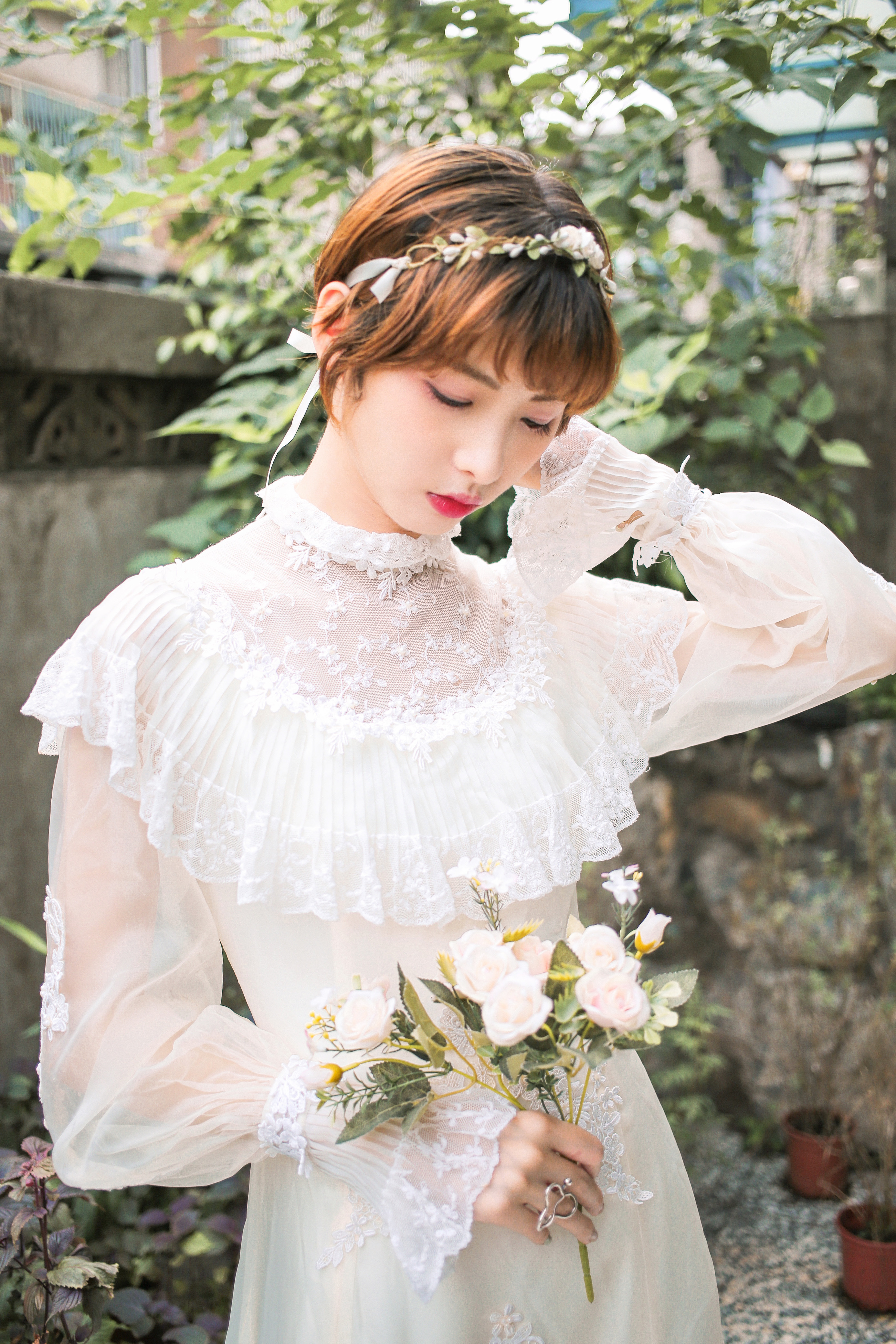 Vintage Wedding Dress / 古著風琴褶小斗篷蕾絲古董拖襬婚紗