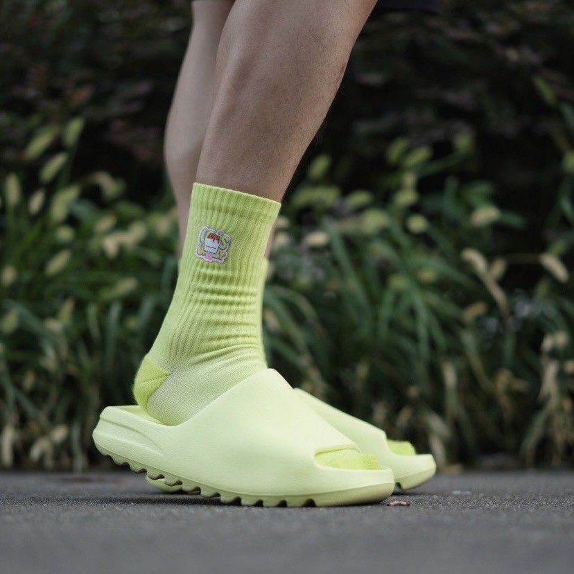 【Focus Store】現貨秒發 Adidas Originals Yeezy Slide "Glow Green" 熒光綠 HQ6447