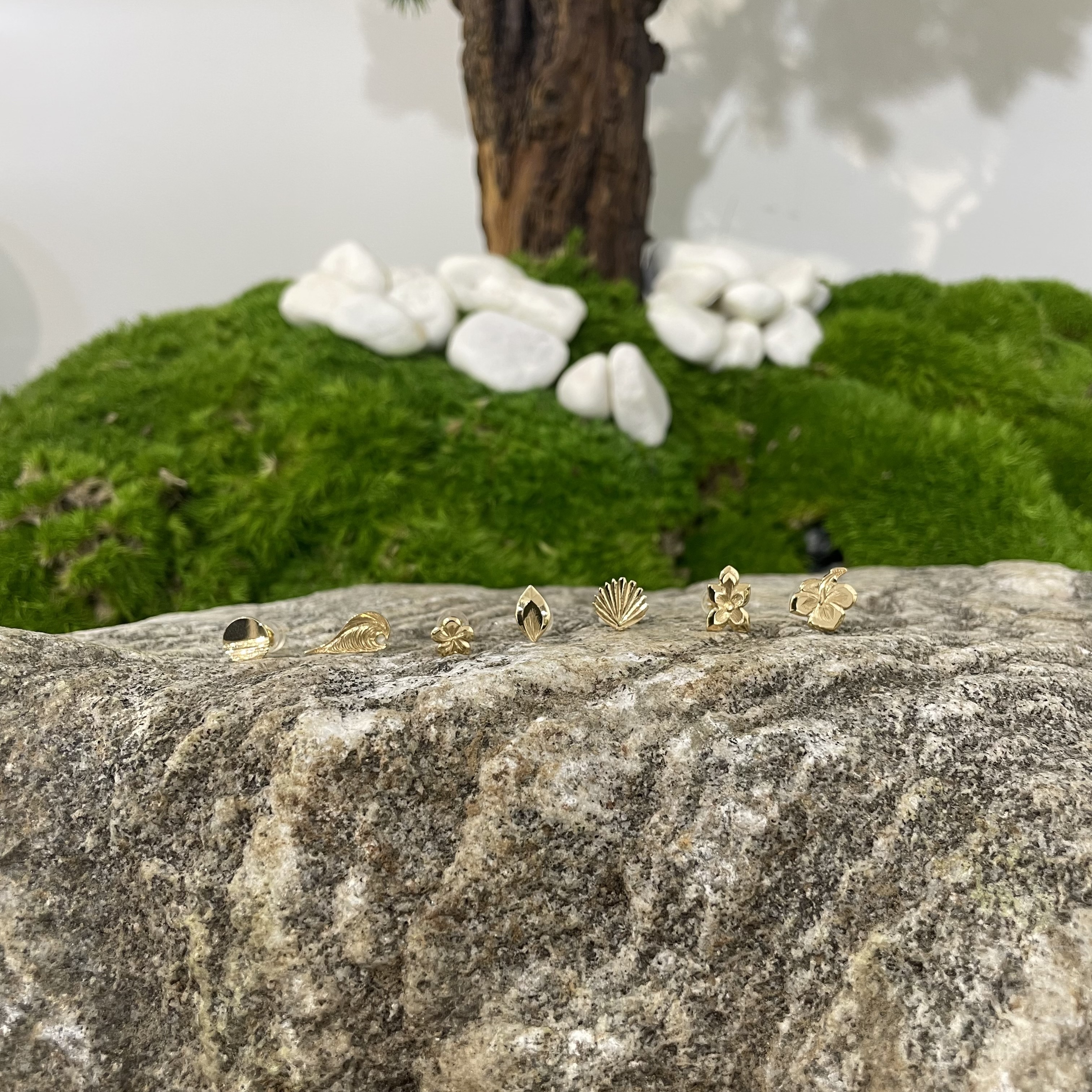 K18 Gold Motif Earring