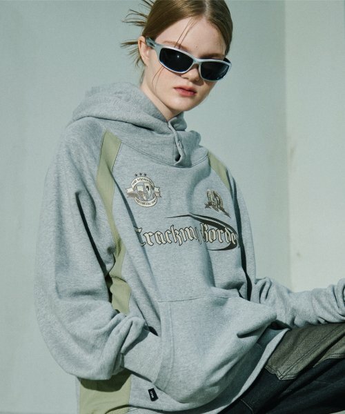 CPGN STUDIO Cracking Snap Raglan Hoodie