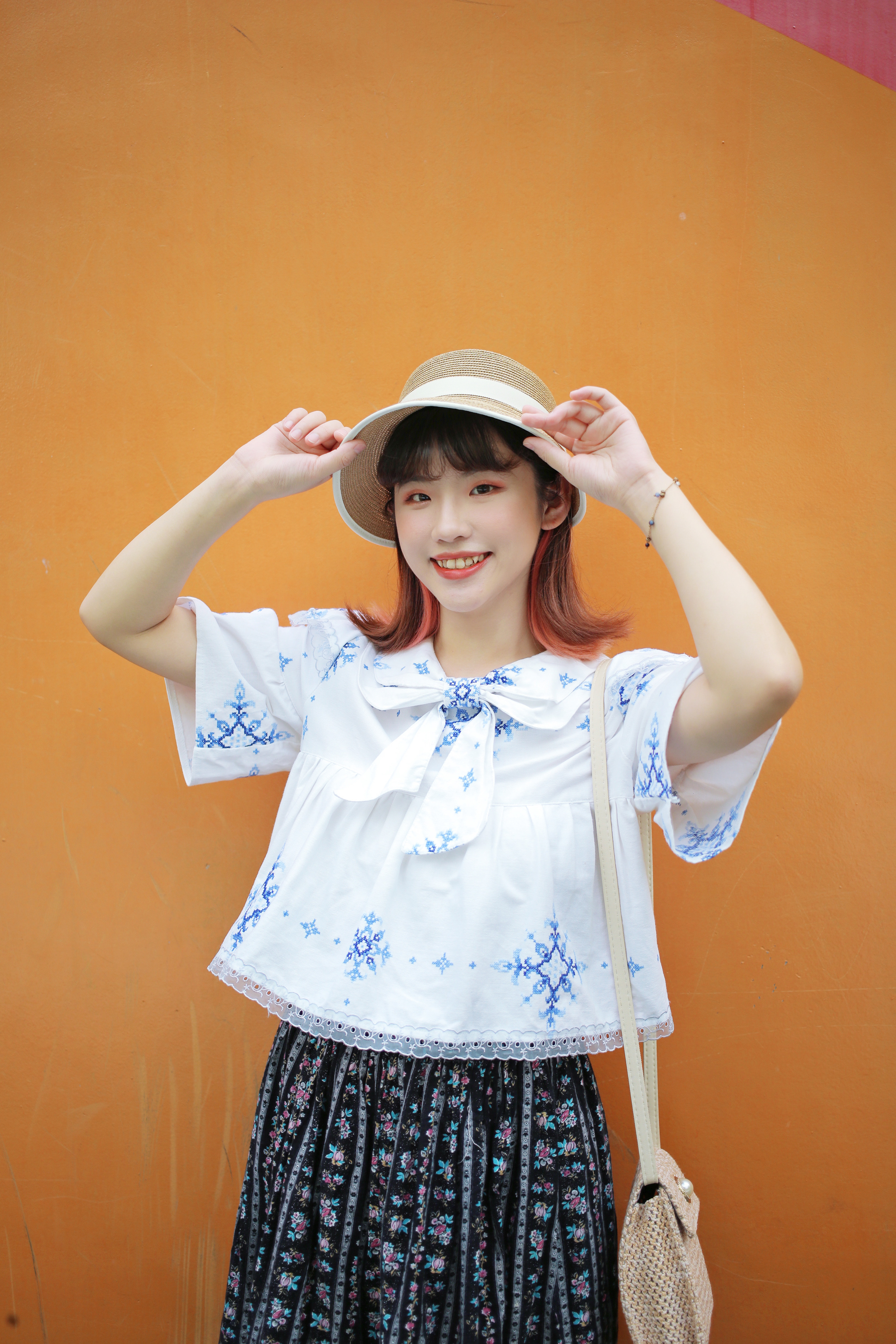 Vintage Remake Top / 古著改製刺繡蝴蝶結領上衣