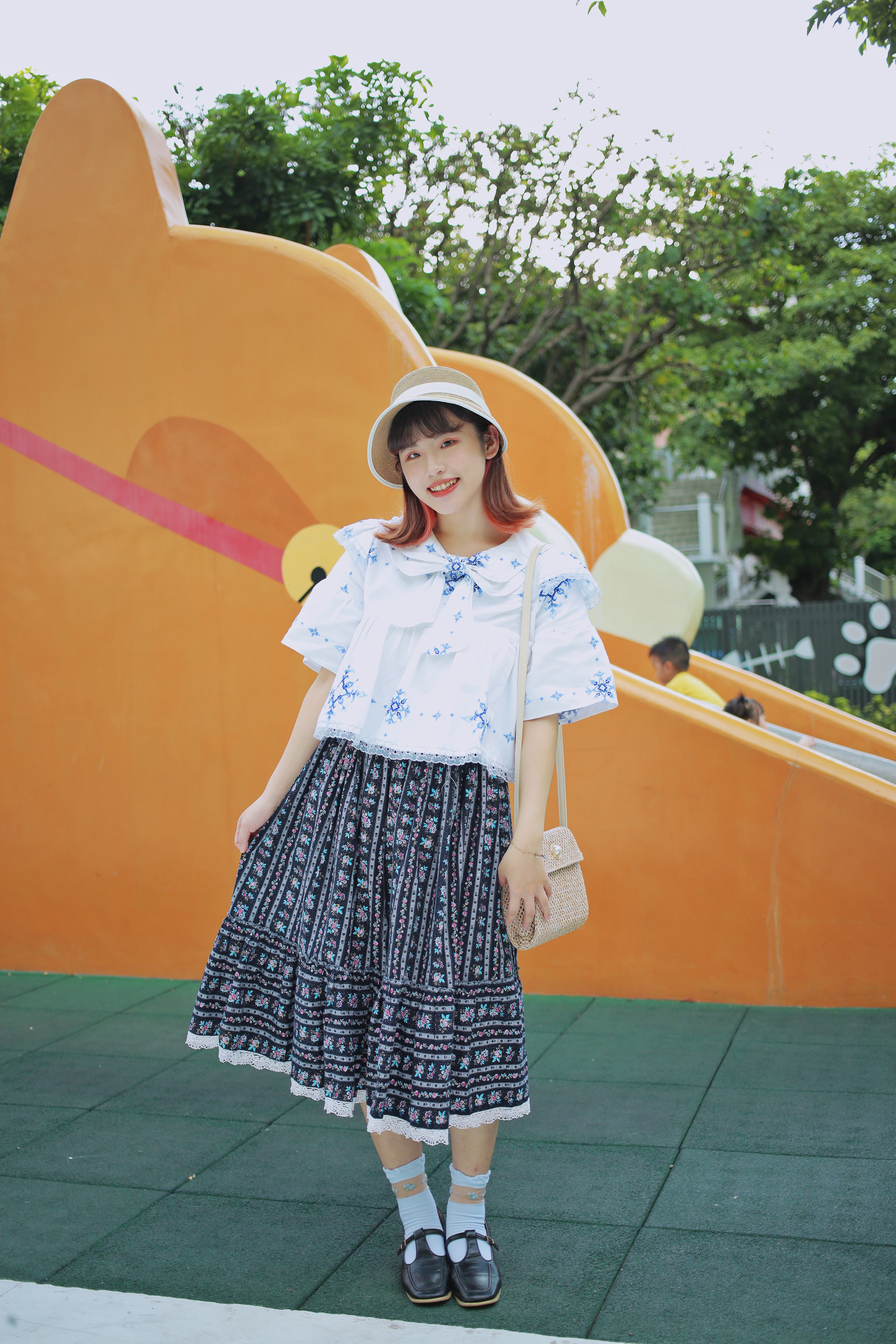 Vintage Remake Top / 古著改製刺繡蝴蝶結領上衣