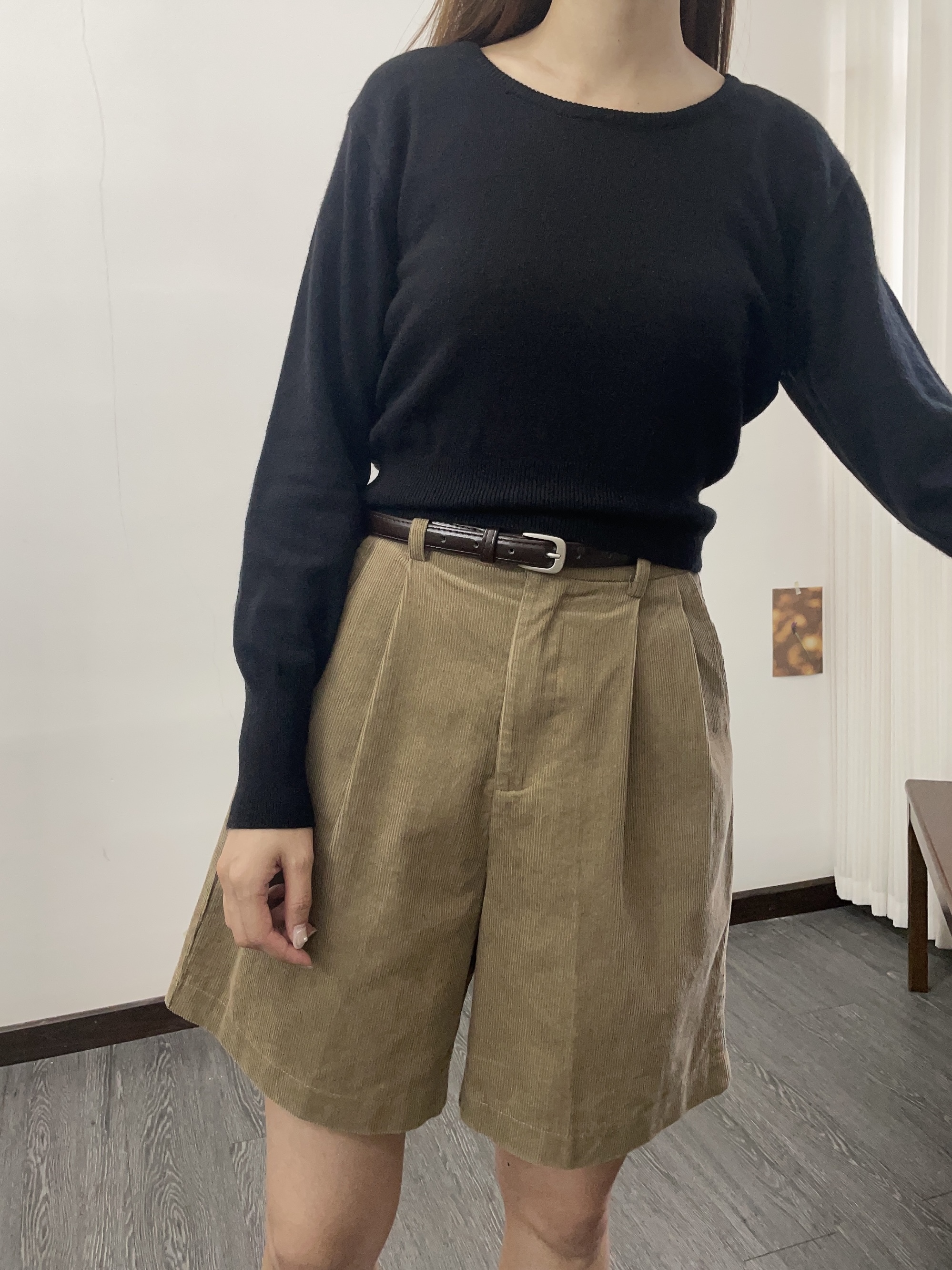 ❲現貨❳ 秋冬率性，薄燈芯絨連belt高腰短褲