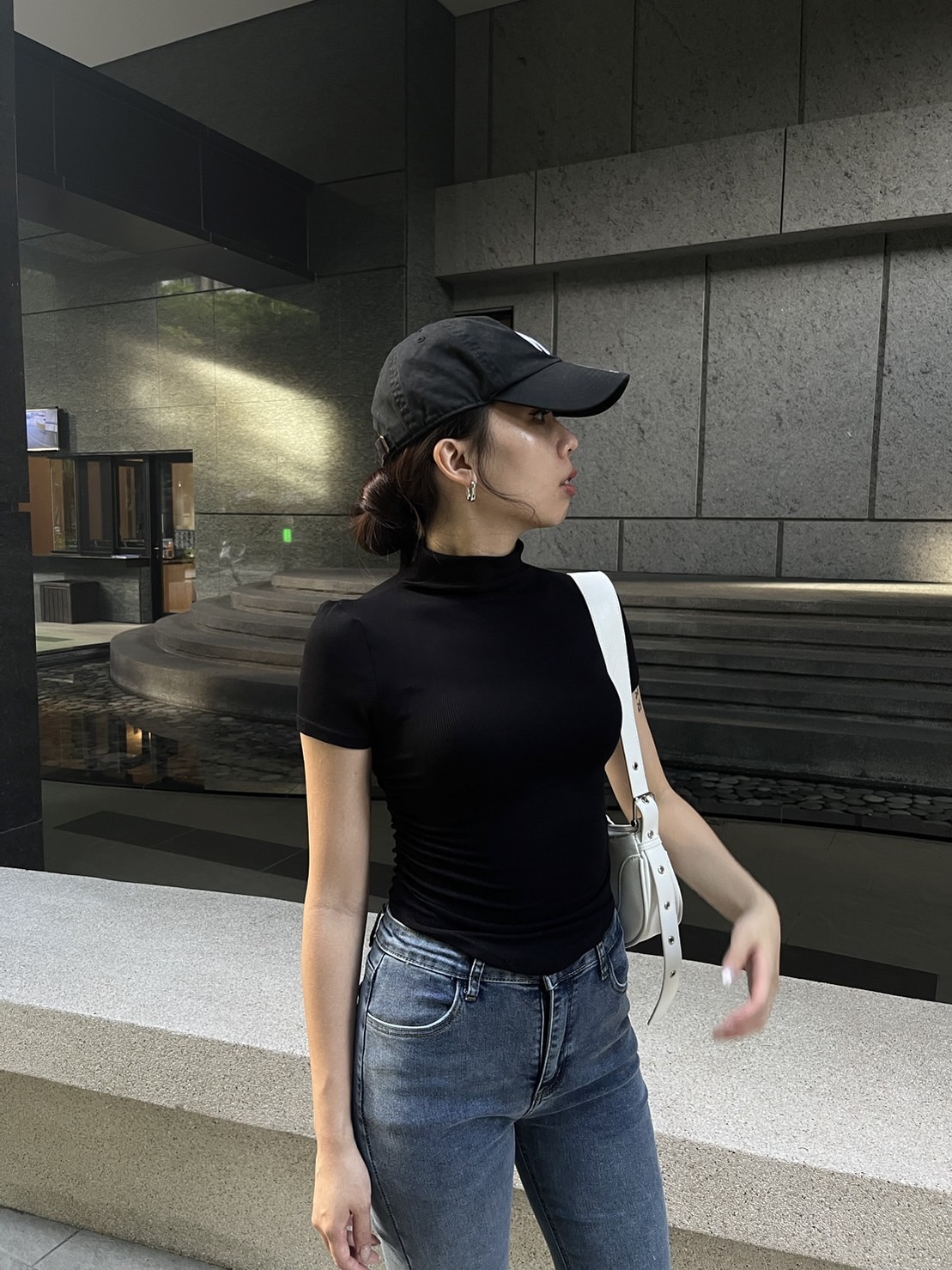 半高領圓弧彈力短袖上衣(4色)