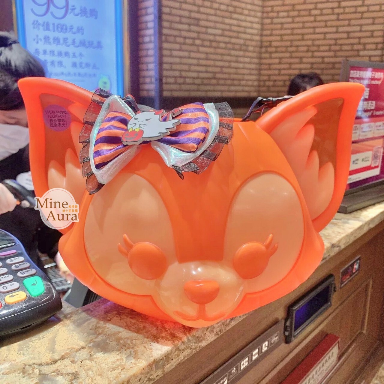 (限時特價) 2023萬聖節限定 達菲 Duffy 和朋友們系列 玲娜貝兒 Lina bell 大頭造型 發光音樂 斜背 南瓜桶 -上海迪士尼樂園