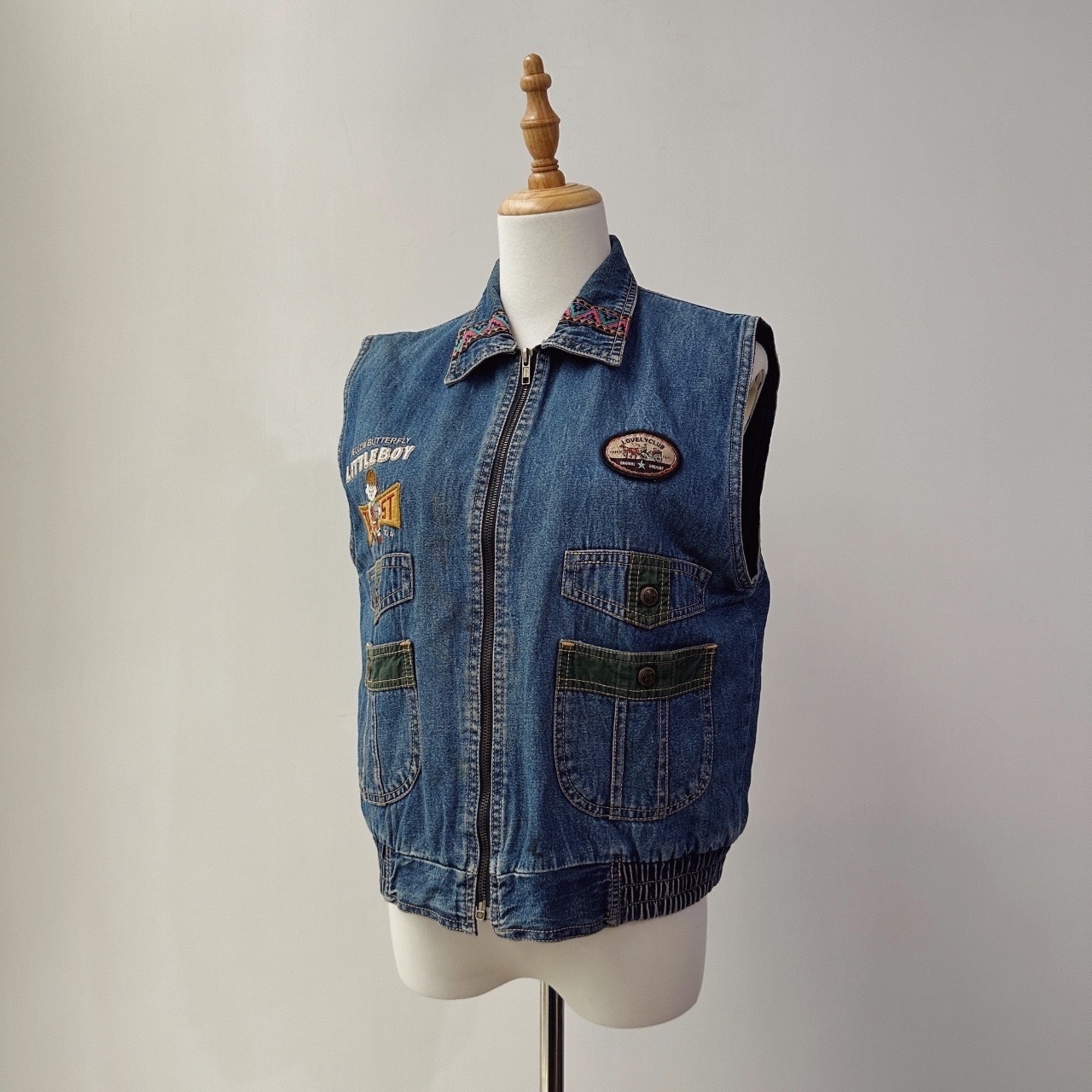 童趣感貼布繡牛仔夾棉背心外套